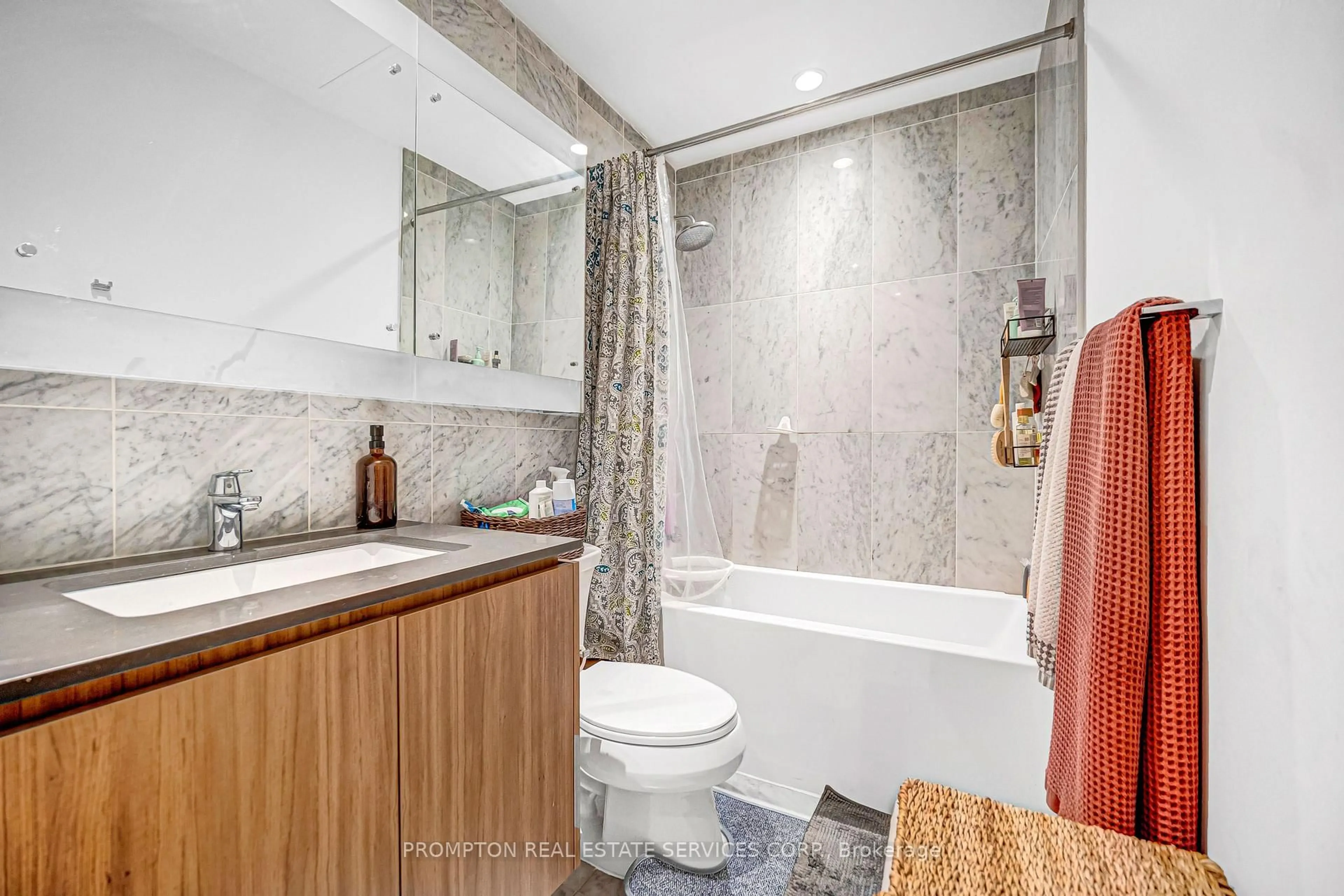 Standard bathroom, ceramic/tile floor for 90 Queens Wharf Rd #208, Toronto Ontario M5V 0E6