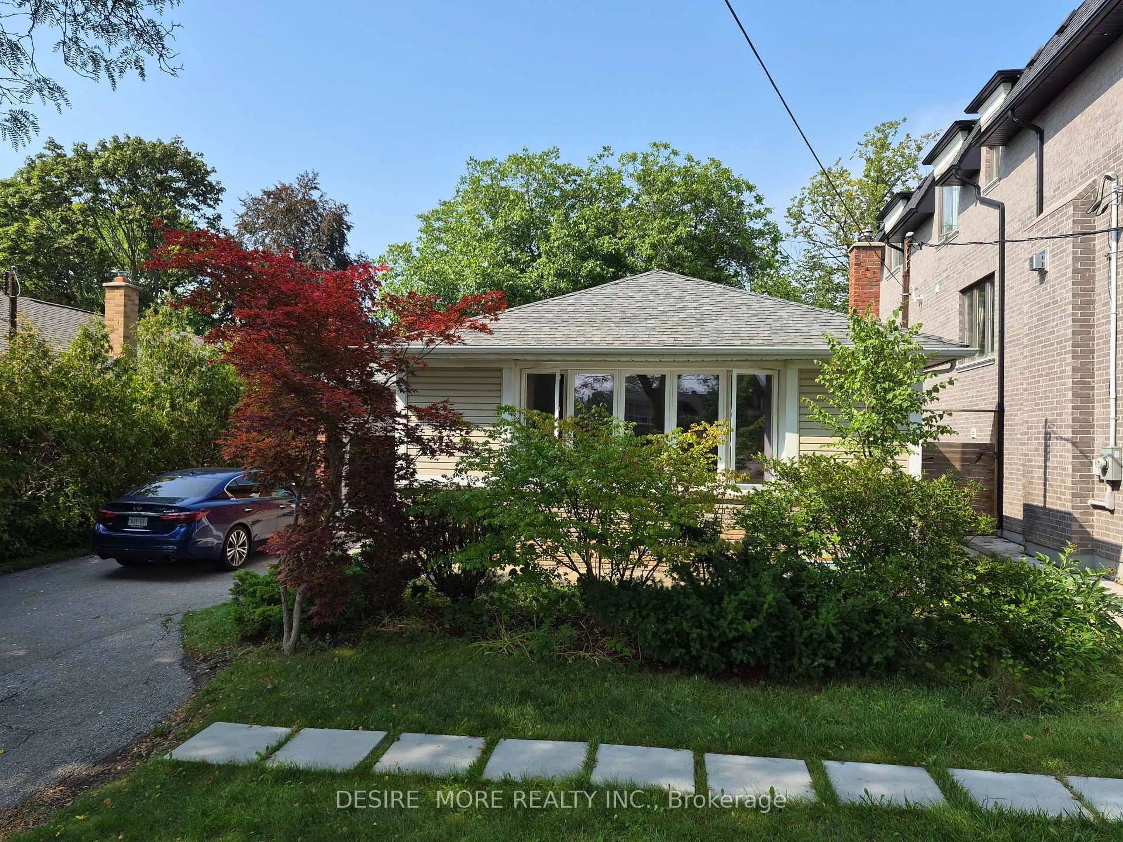 A pic from outside/outdoor area/front of a property/back of a property/a pic from drone, street for 288 Betty Ann Dr, Toronto Ontario M2R 1B1