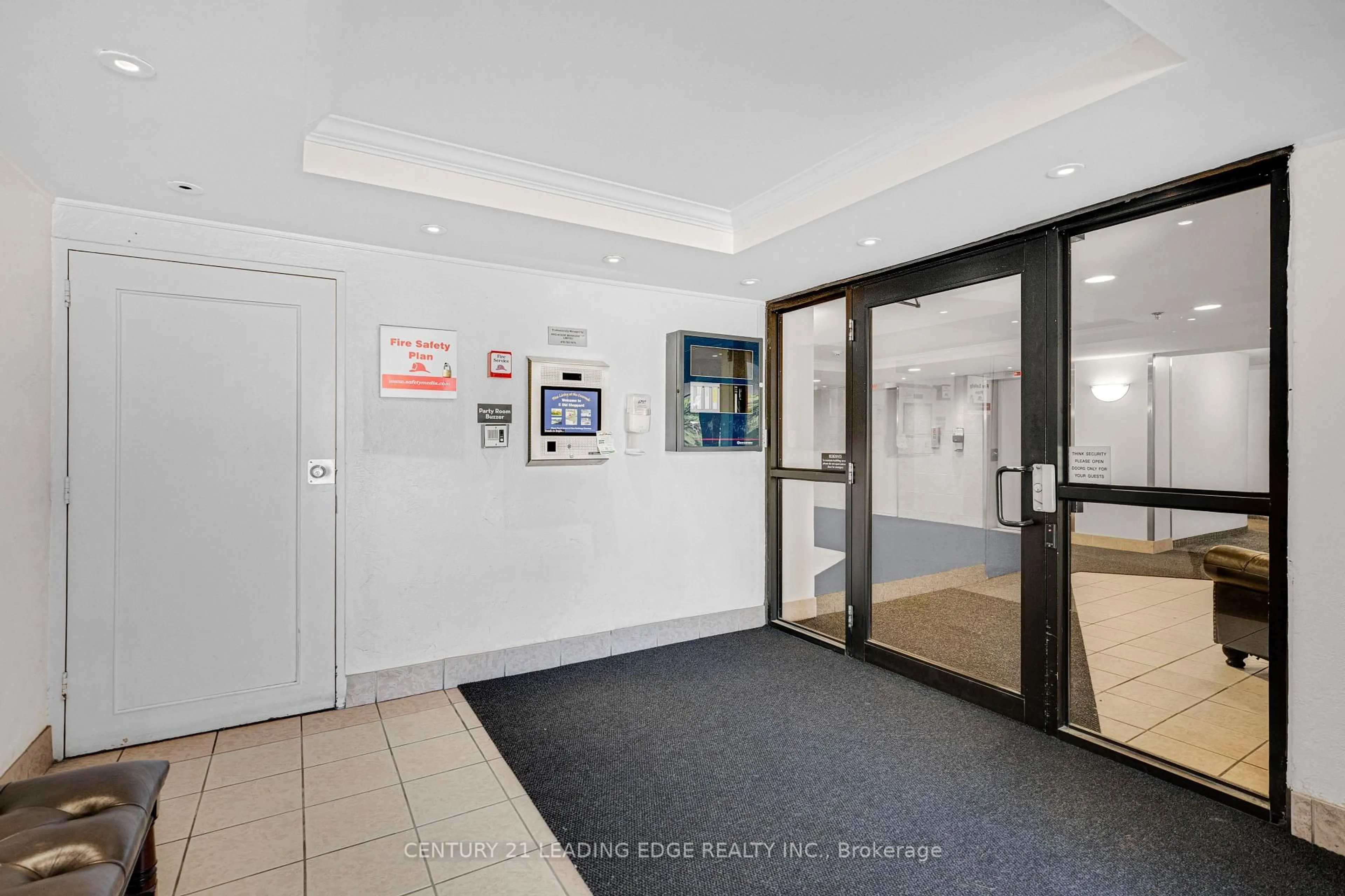 Indoor foyer for 5 Old Sheppard Ave #508, Toronto Ontario M2J 4K3
