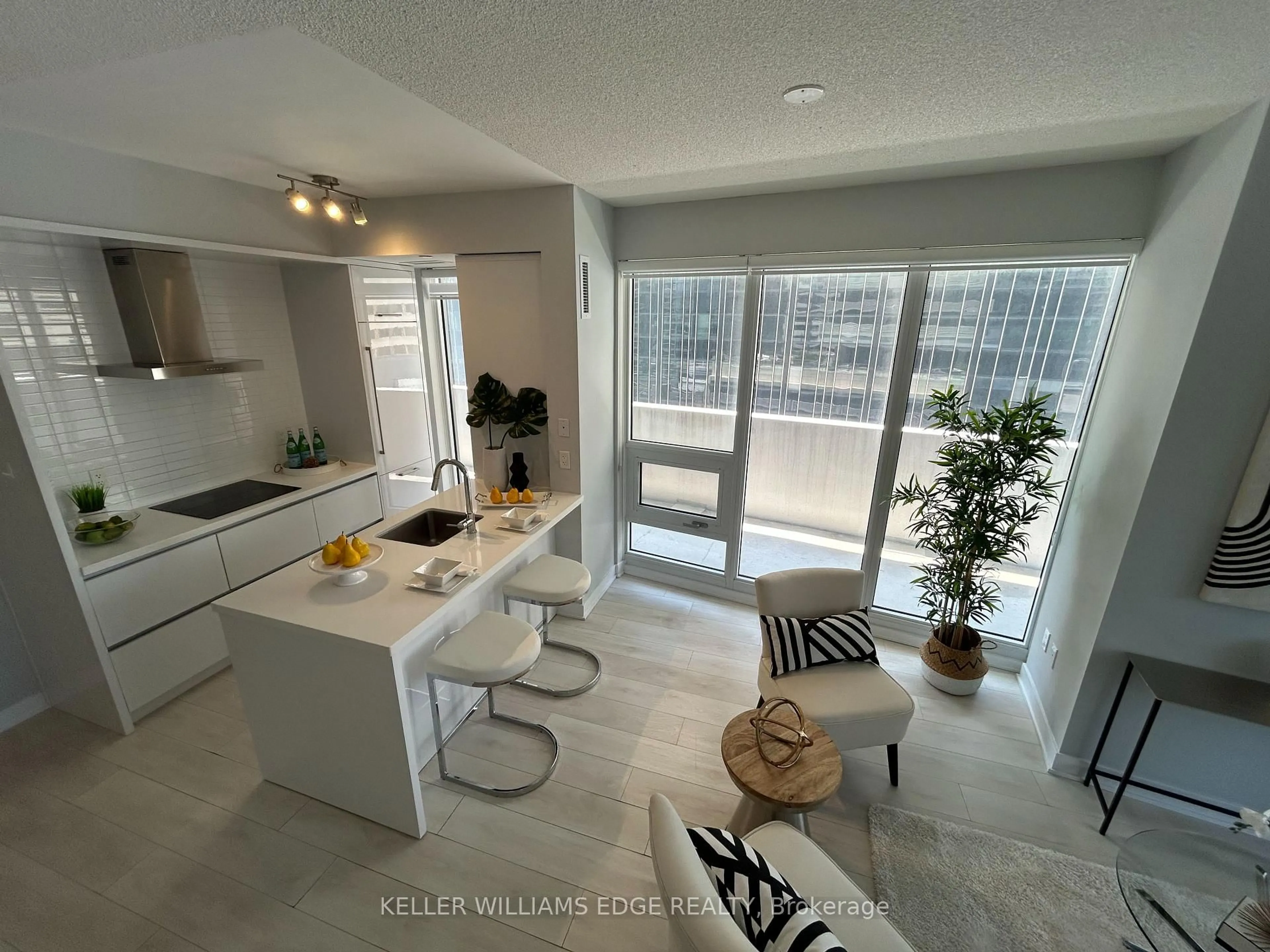 Open concept kitchen, ceramic/tile floor for 2221 Yonge St #809, Toronto Ontario M4S 0B8