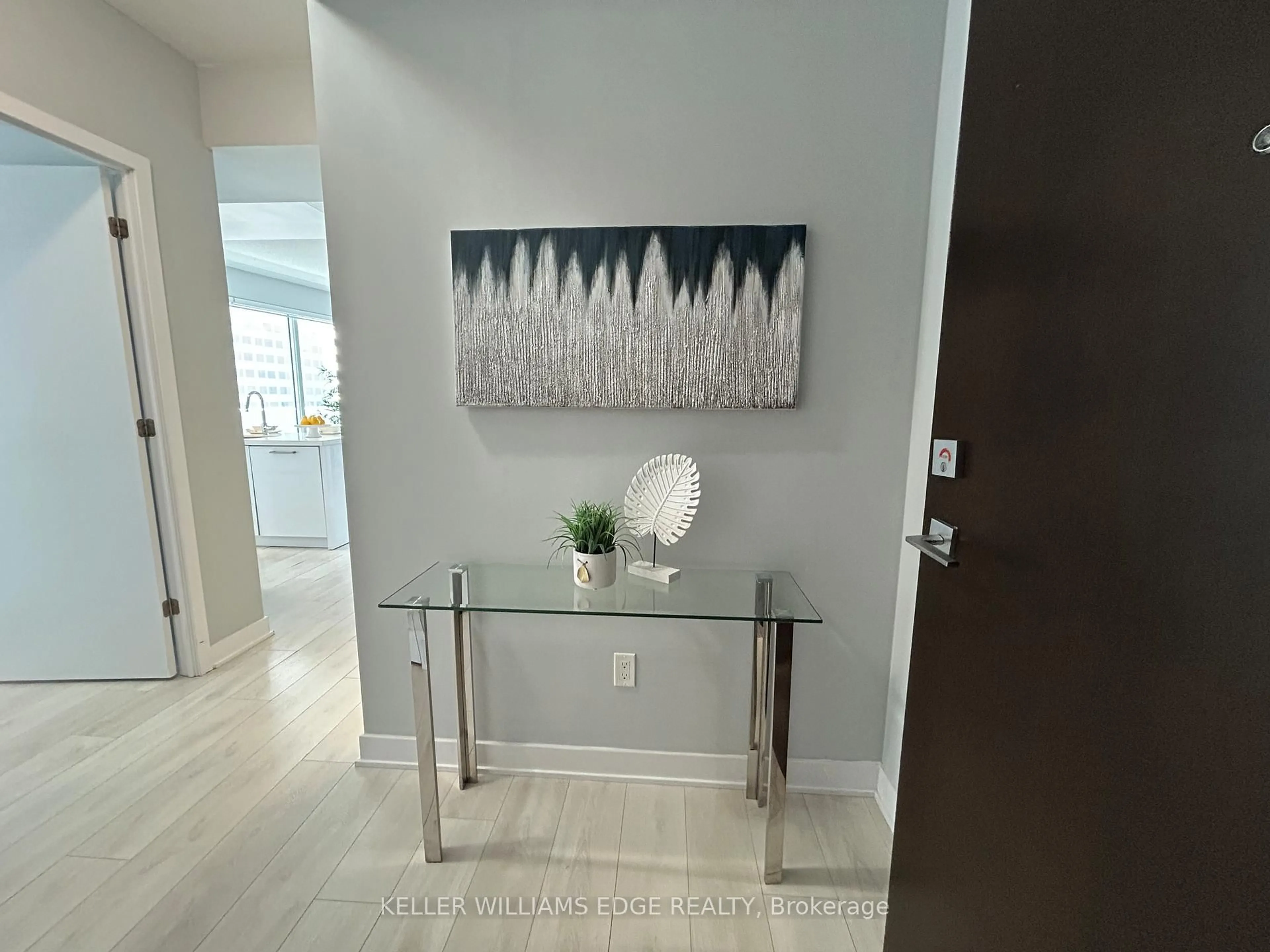 Indoor entryway for 2221 Yonge St #809, Toronto Ontario M4S 0B8