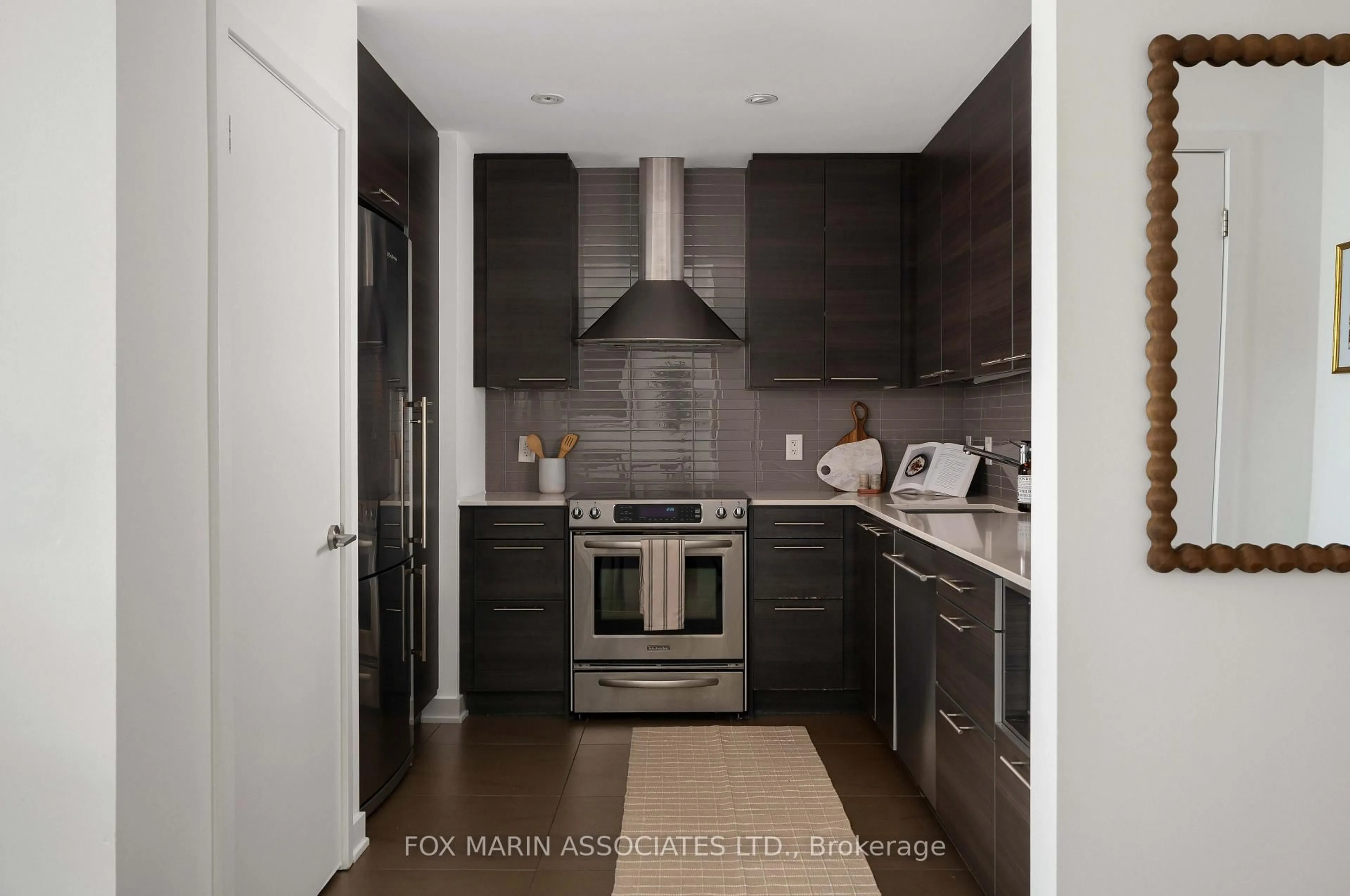 Contemporary kitchen, ceramic/tile floor for 1 Market St #2405, Toronto Ontario M5E 0A2