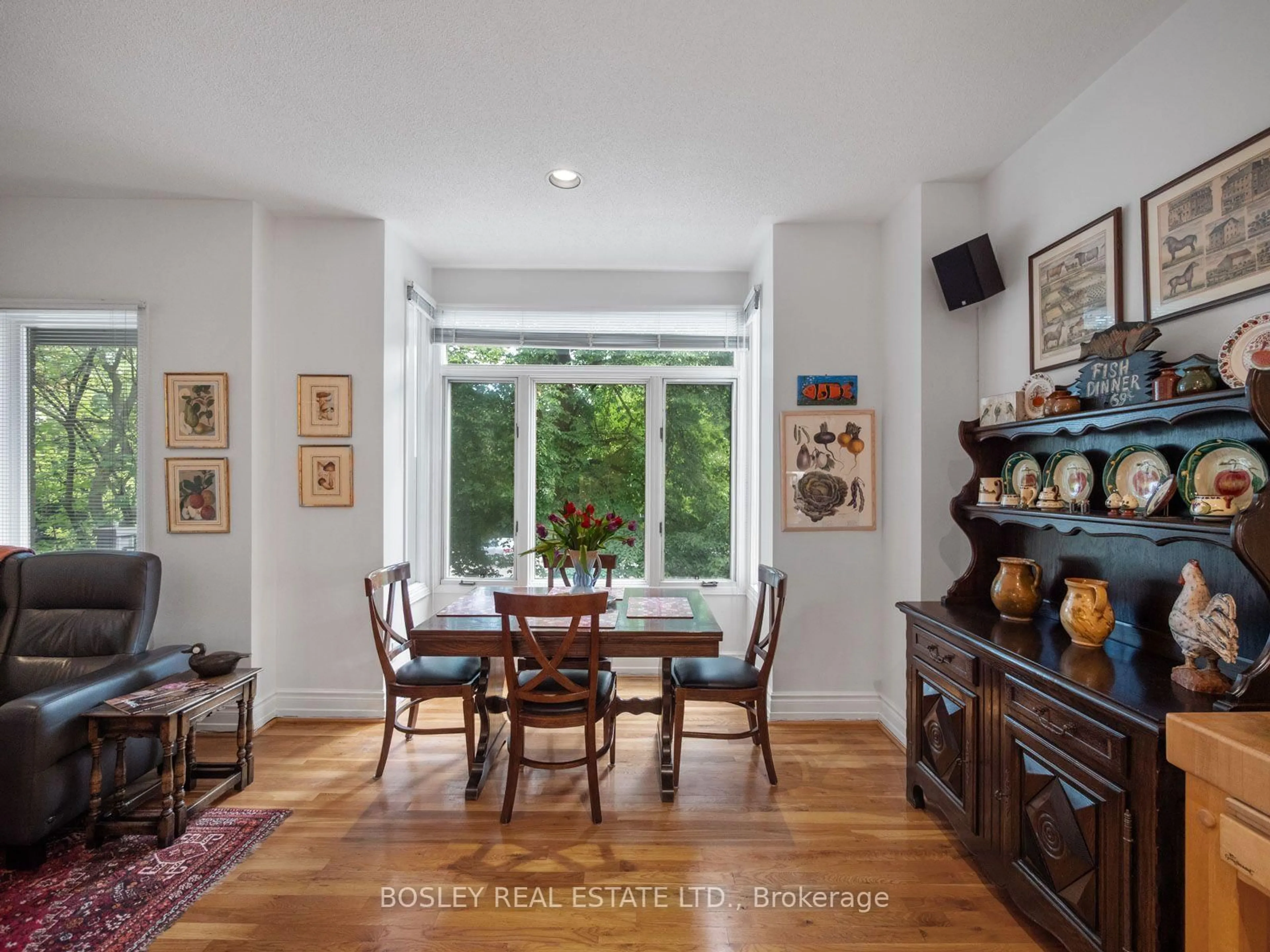 Dining room, ceramic/tile floor for 10 De Savery Cres, Toronto Ontario M4S 2L2
