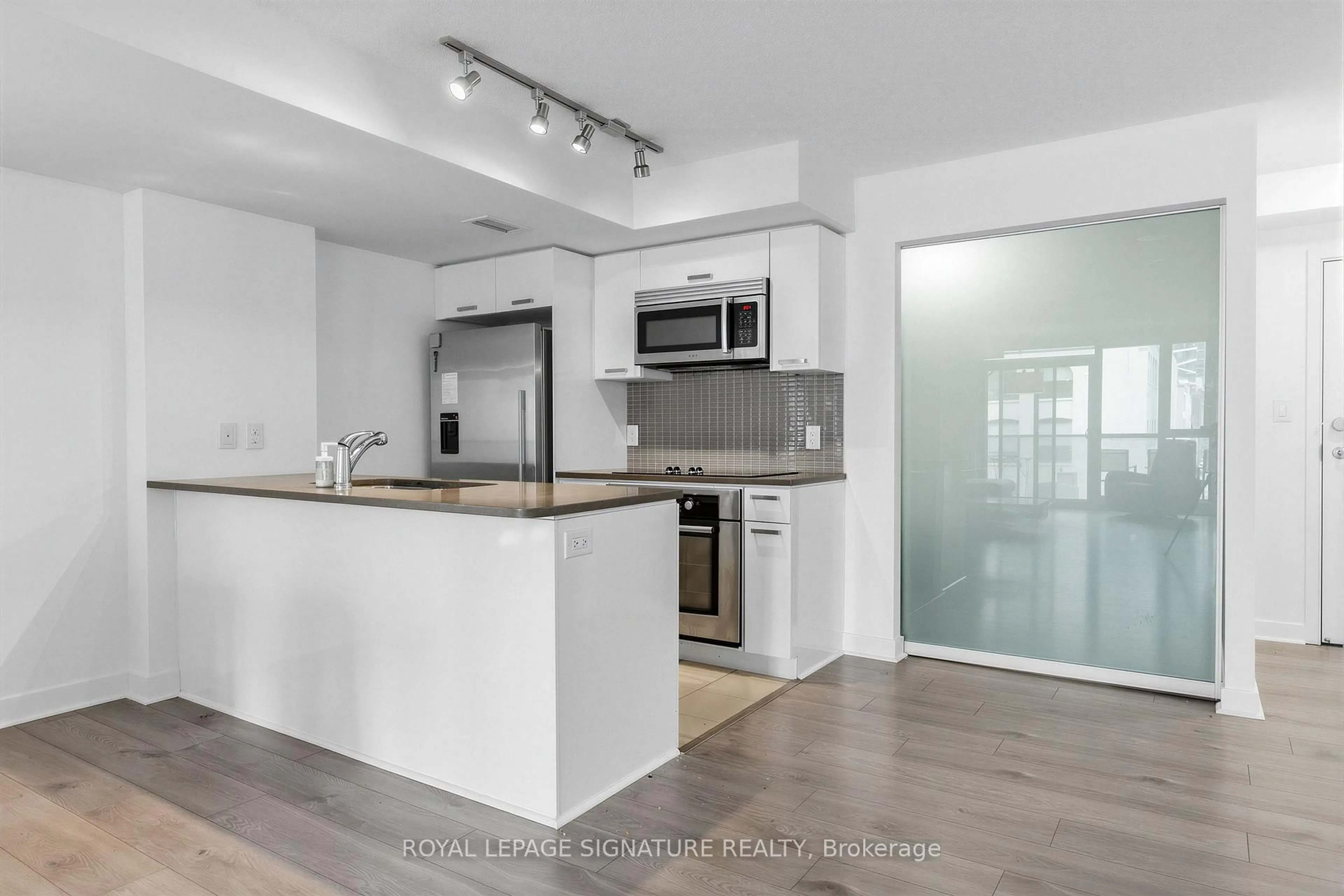 Open concept kitchen, unknown for 295 Adelaide St #414, Toronto Ontario M5V 0L4