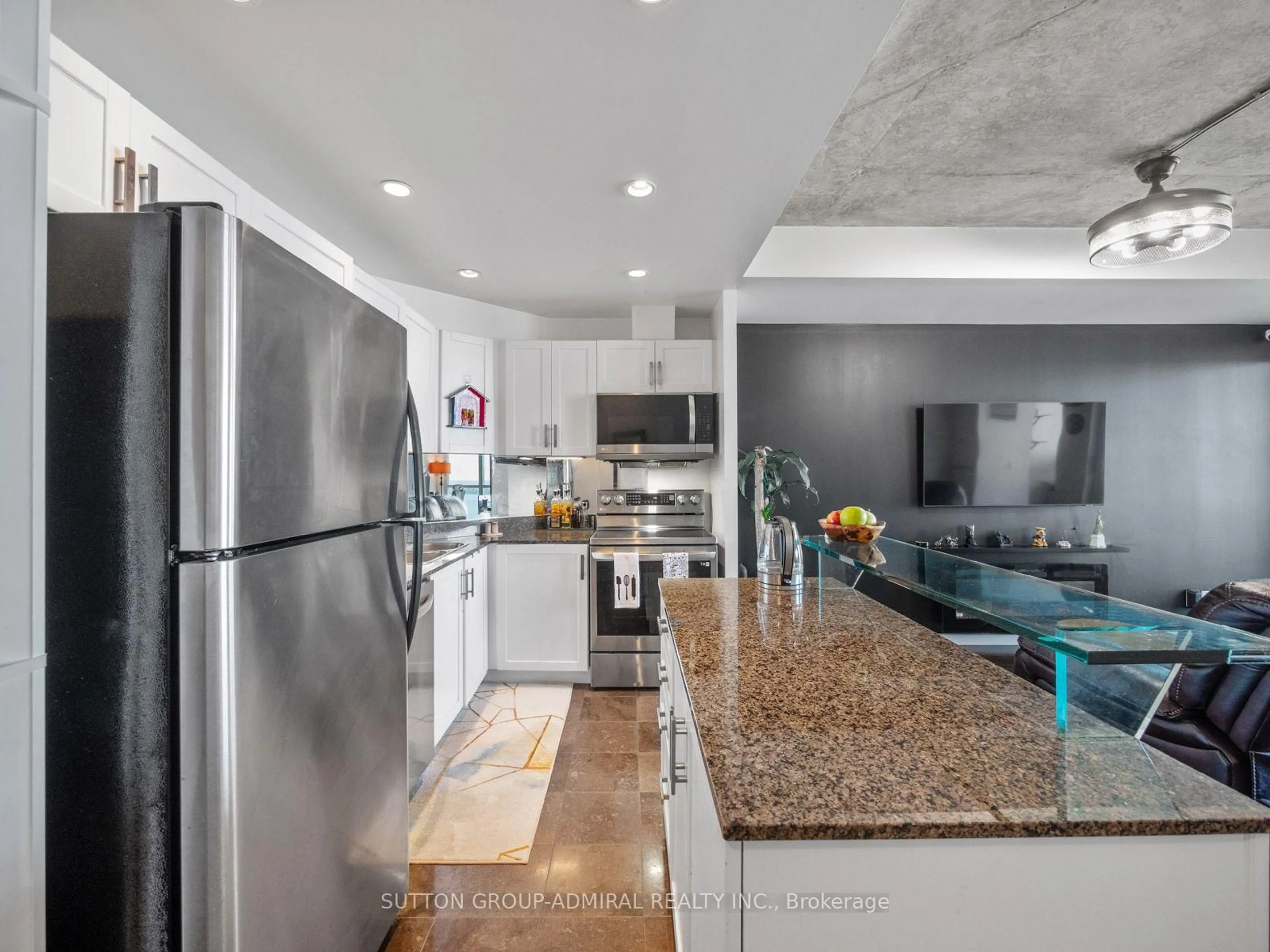Contemporary kitchen, unknown for 218 Queens Quay Blvd #2103, Toronto Ontario M5J 2Y6