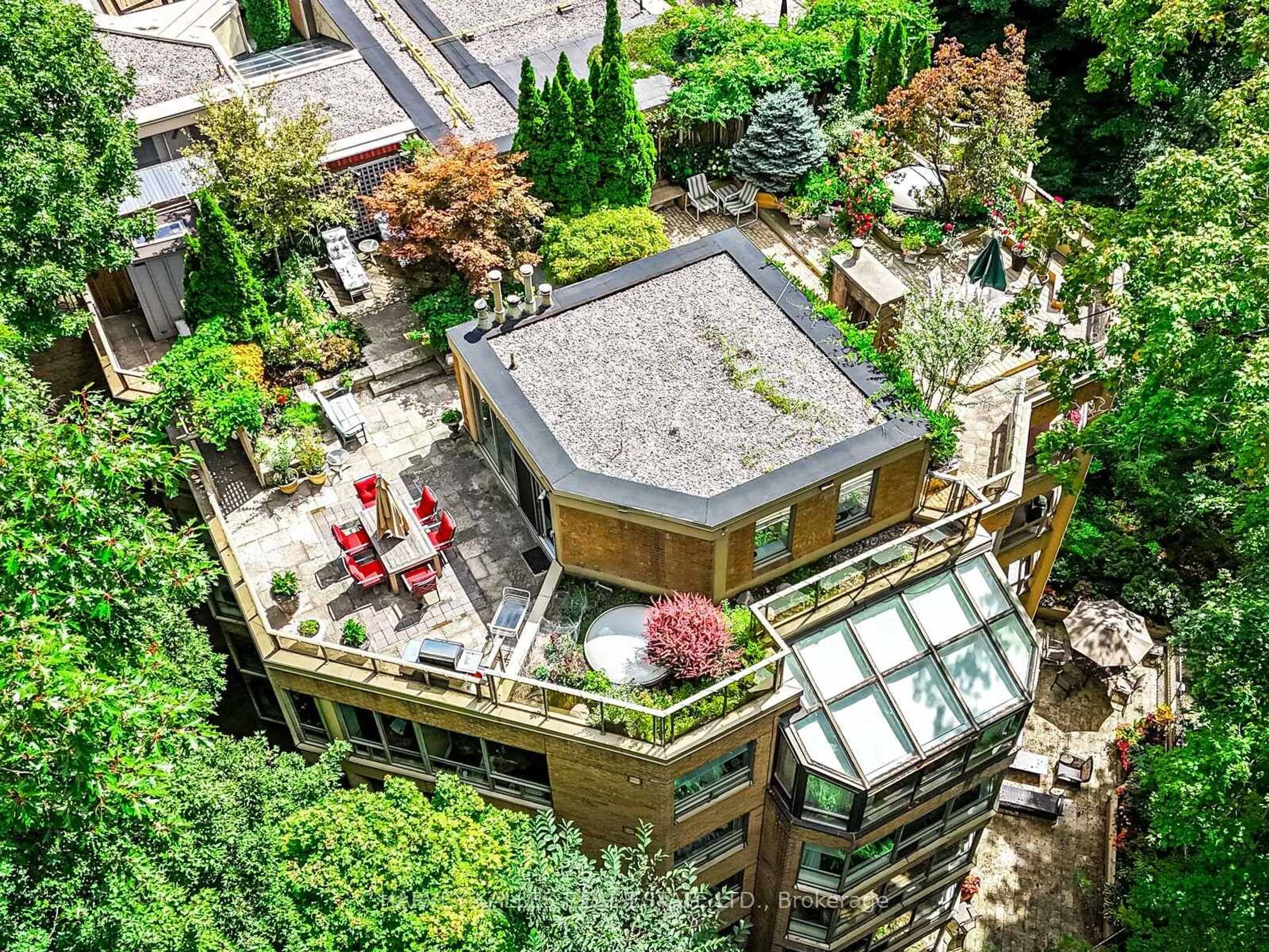 A pic from outside/outdoor area/front of a property/back of a property/a pic from drone, unknown for 3800 Yonge St #PH16, Toronto Ontario M4N 3P7