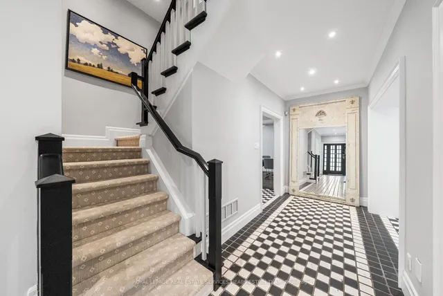 25 Strathgowan Cres, Toronto 2