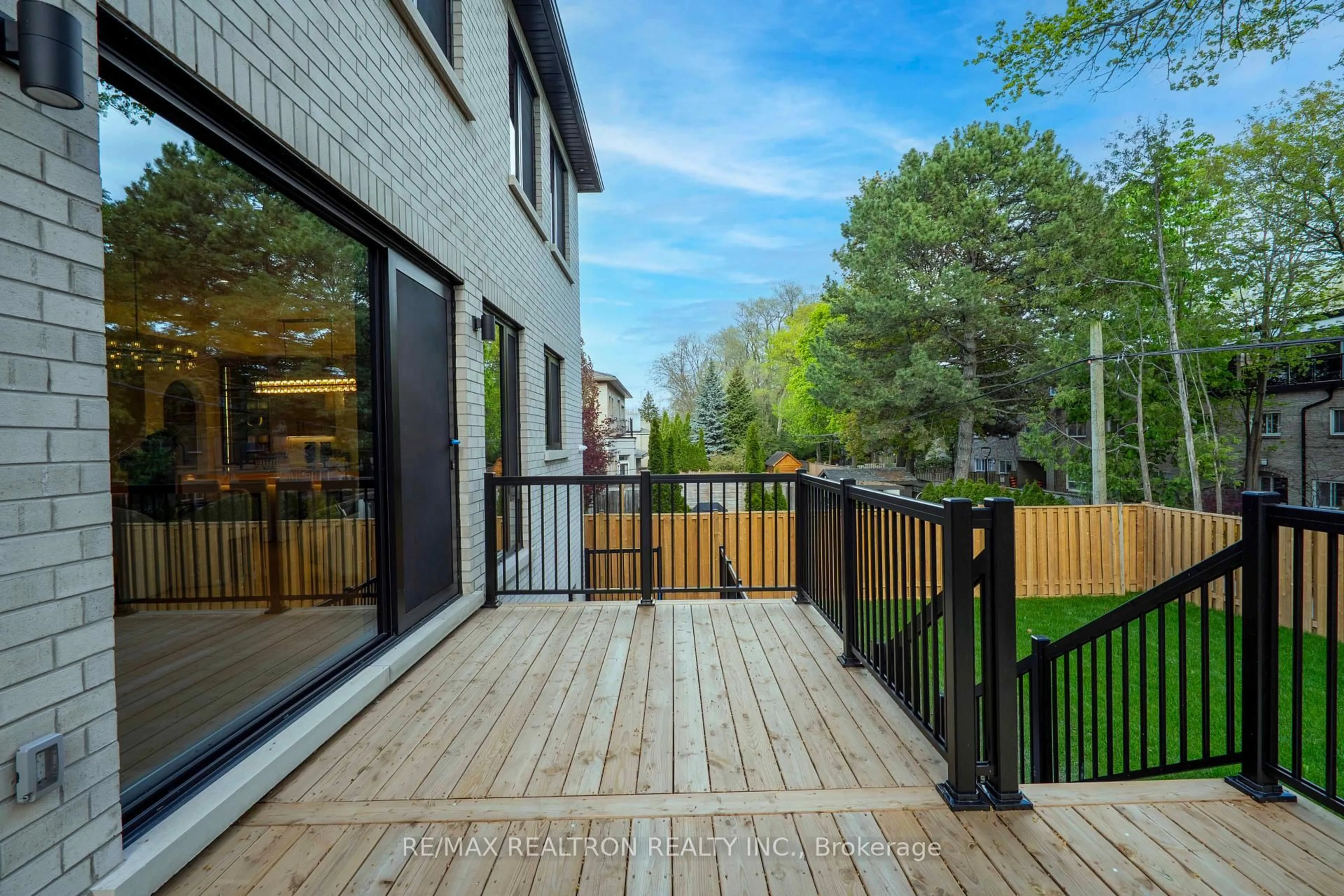 Patio, street for 35 Foxwarren Dr, Toronto Ontario M2K 1L1