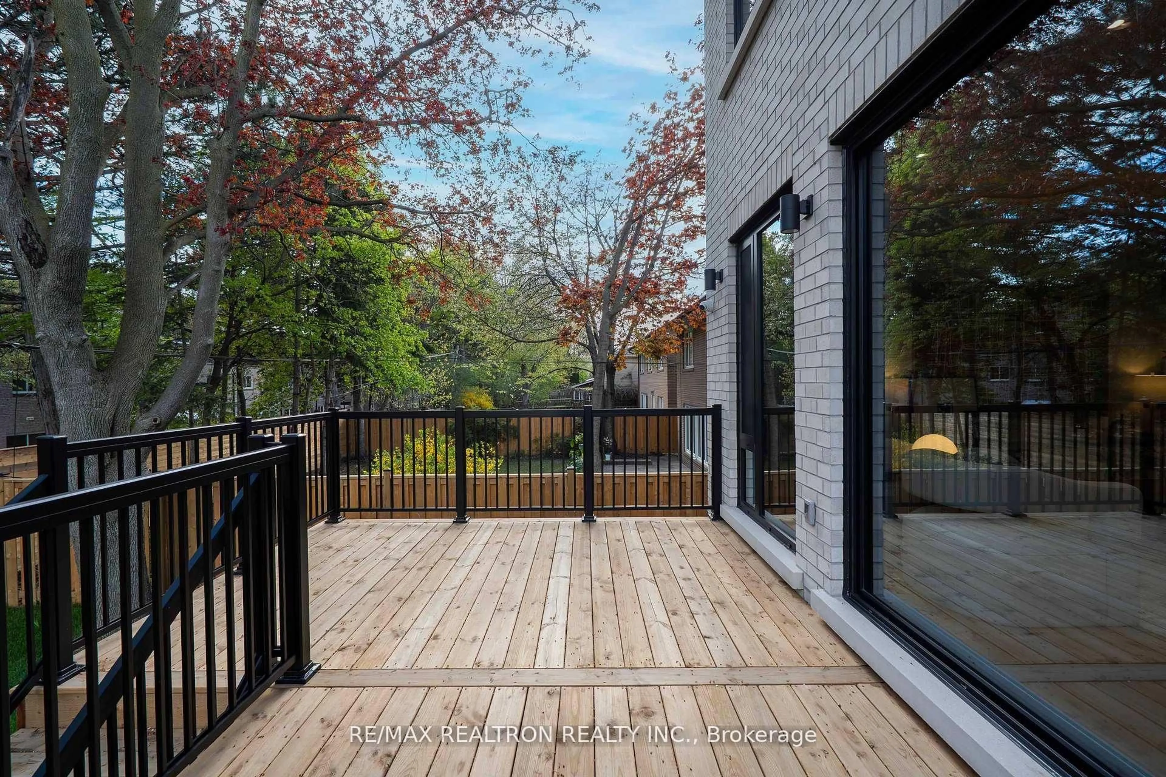 Patio, street for 35 Foxwarren Dr, Toronto Ontario M2K 1L1