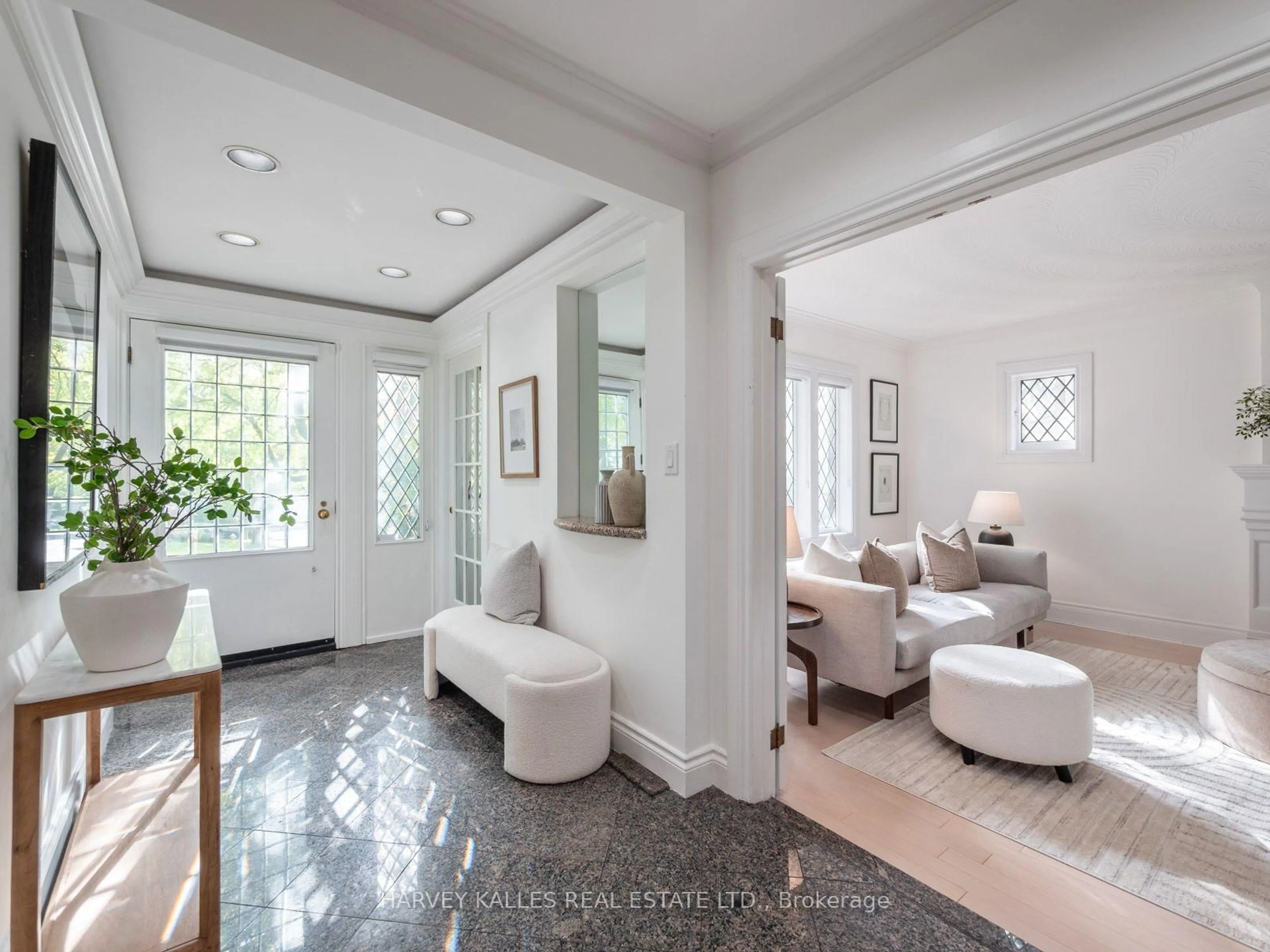 Indoor entryway for 26 Vesta Dr, Toronto Ontario M5P 2Z5