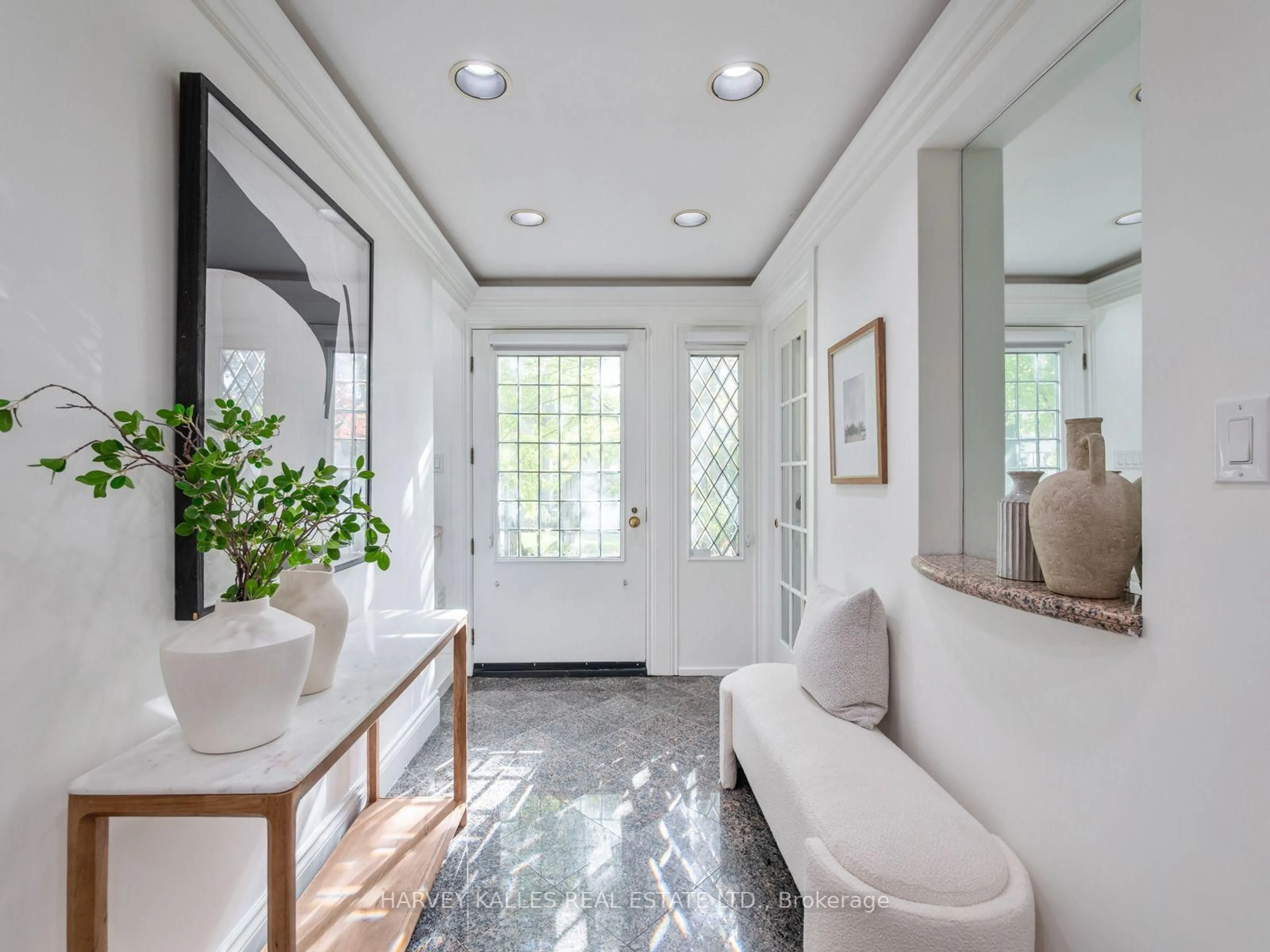 Indoor entryway for 26 Vesta Dr, Toronto Ontario M5P 2Z5