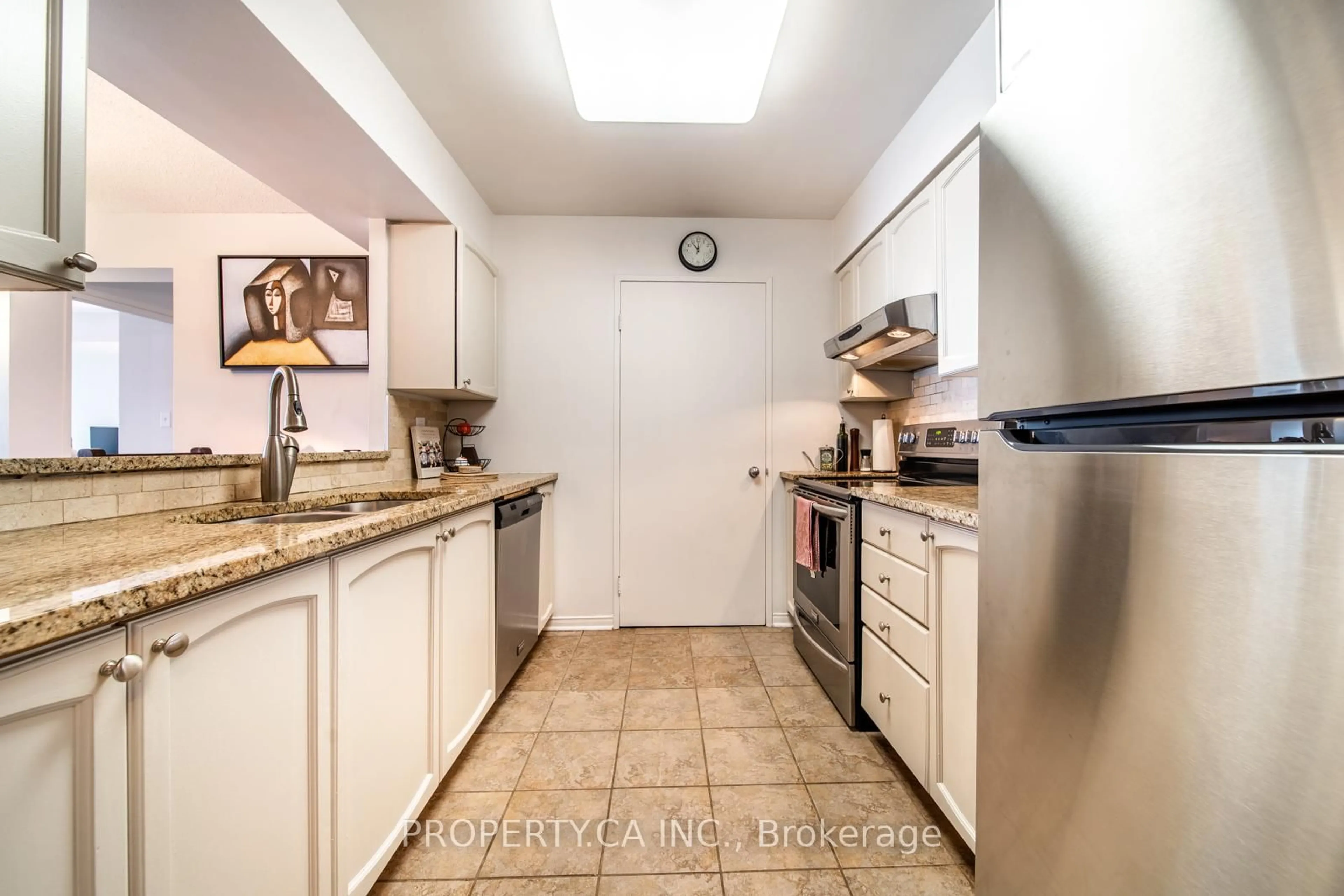 Standard kitchen, ceramic/tile floor for 70 Mill St #608, Toronto Ontario M5A 4R1