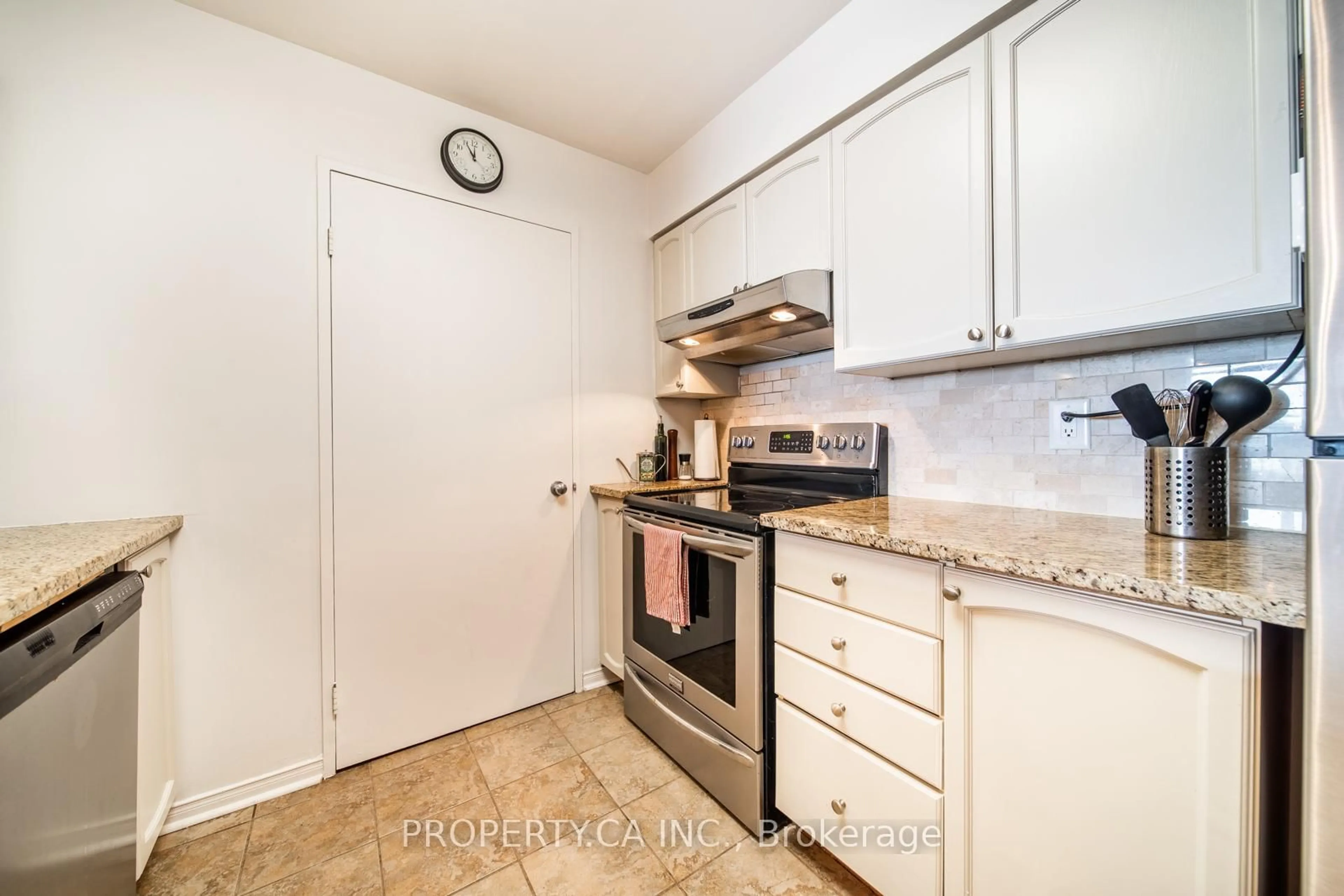 Standard kitchen, unknown for 70 Mill St #608, Toronto Ontario M5A 4R1