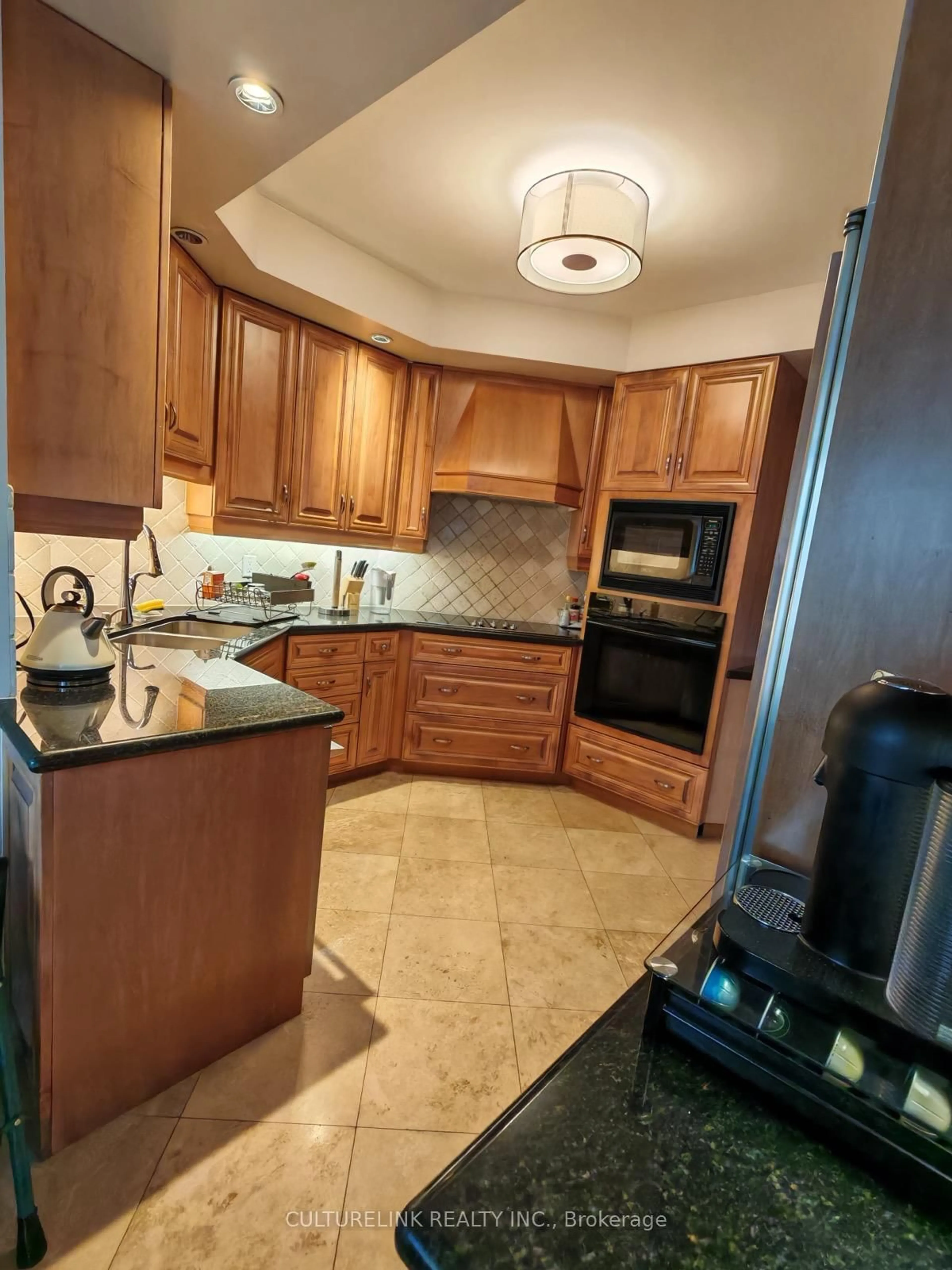Standard kitchen, ceramic/tile floor for 10 Bellair St #902, Toronto Ontario M5R 3T8