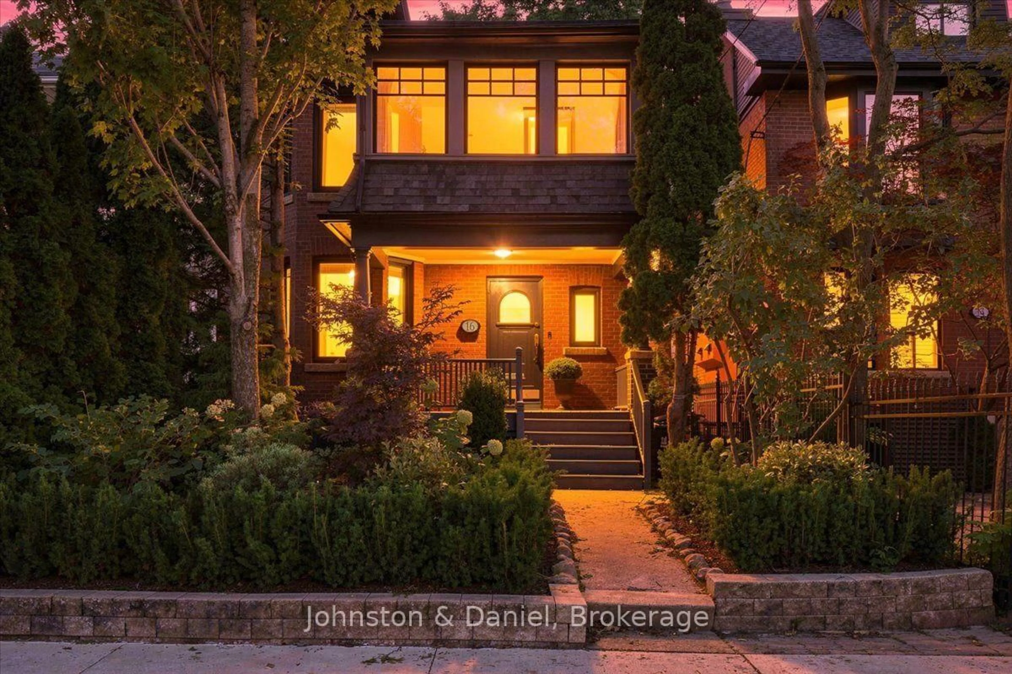 Unknown for 16 Barton Ave, Toronto Ontario M5R 1G8