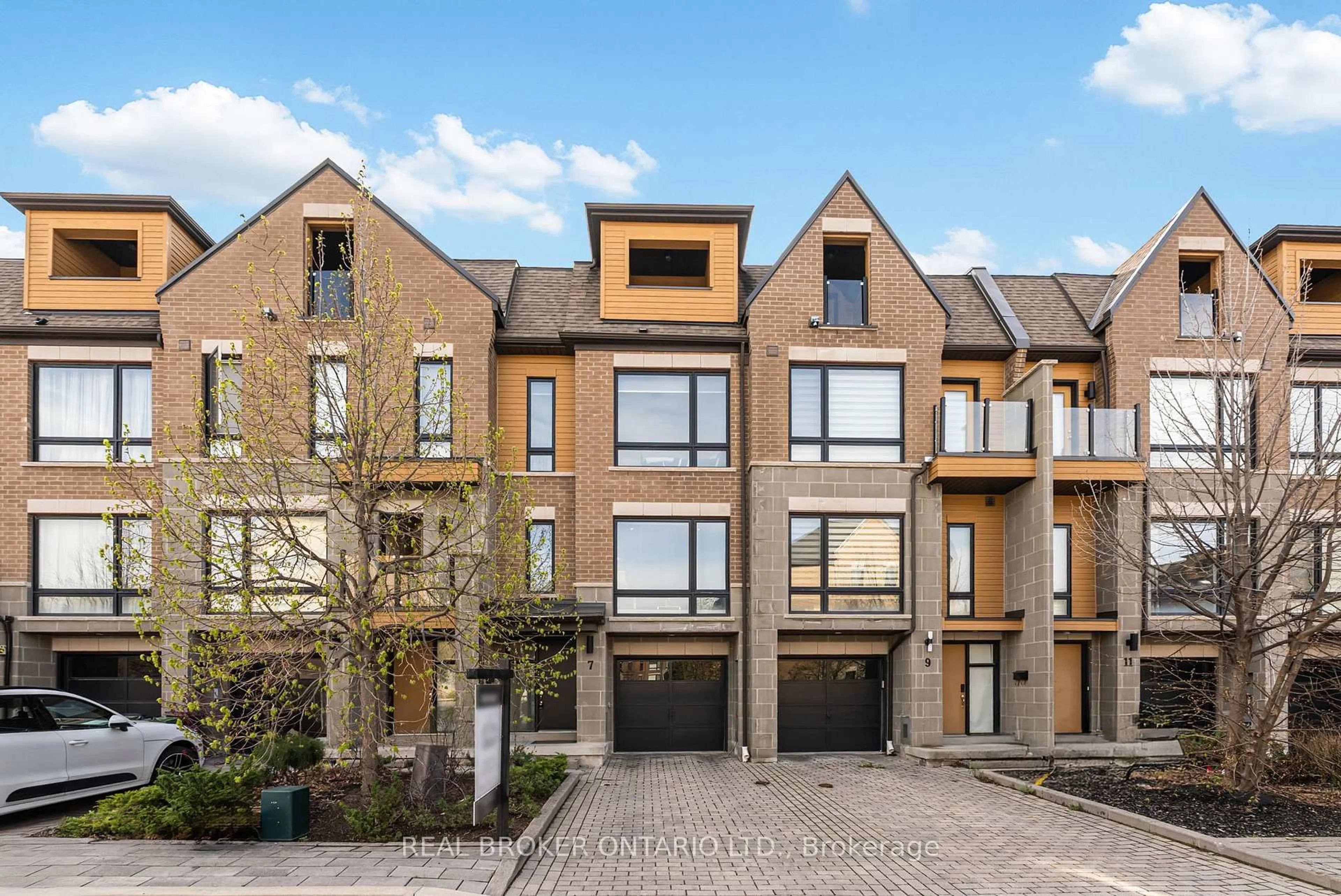 A pic from outside/outdoor area/front of a property/back of a property/a pic from drone, street for 7 Kenneth Wood Cres, Toronto Ontario M2N 0K3