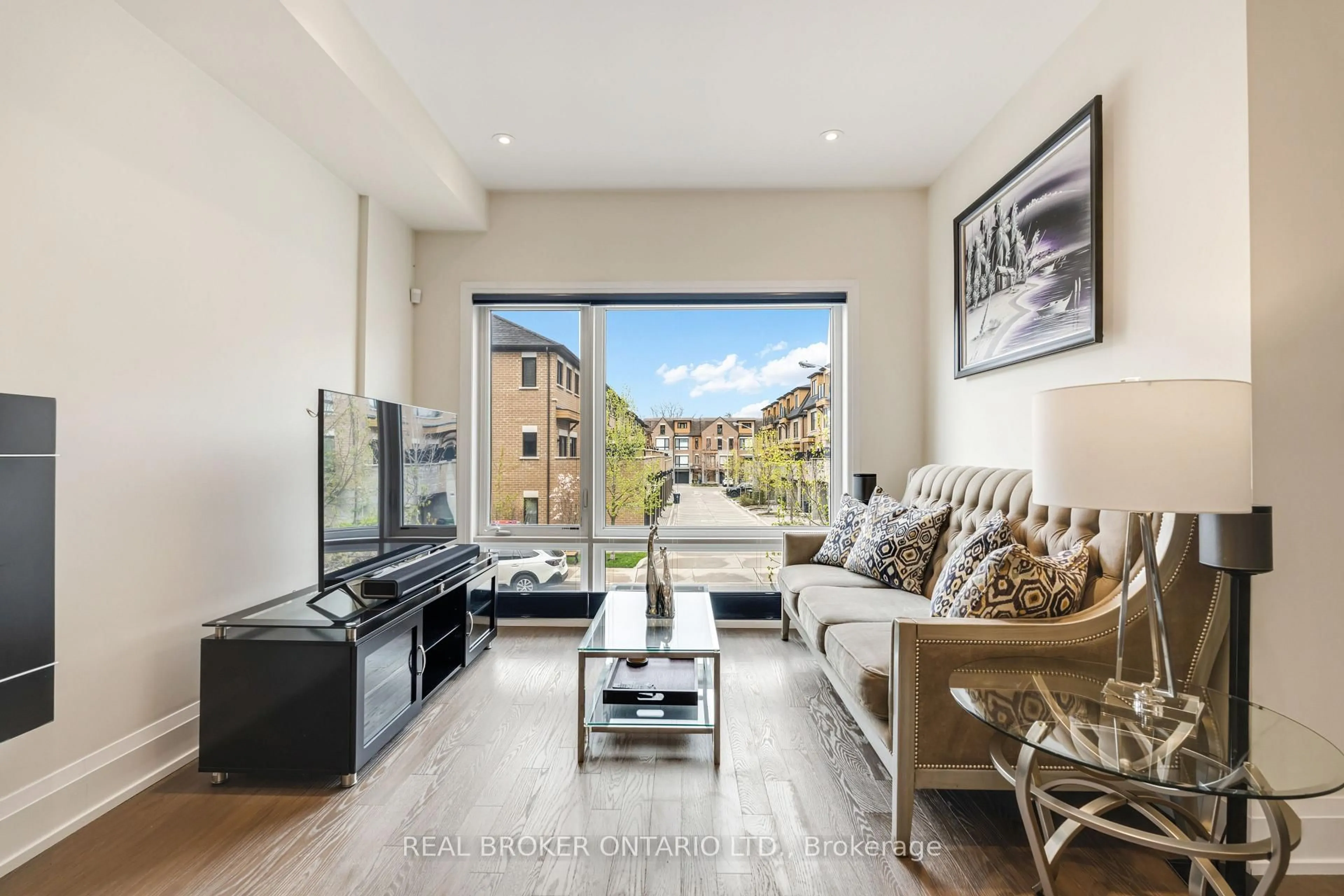 Living room with furniture, unknown for 7 Kenneth Wood Cres, Toronto Ontario M2N 0K3