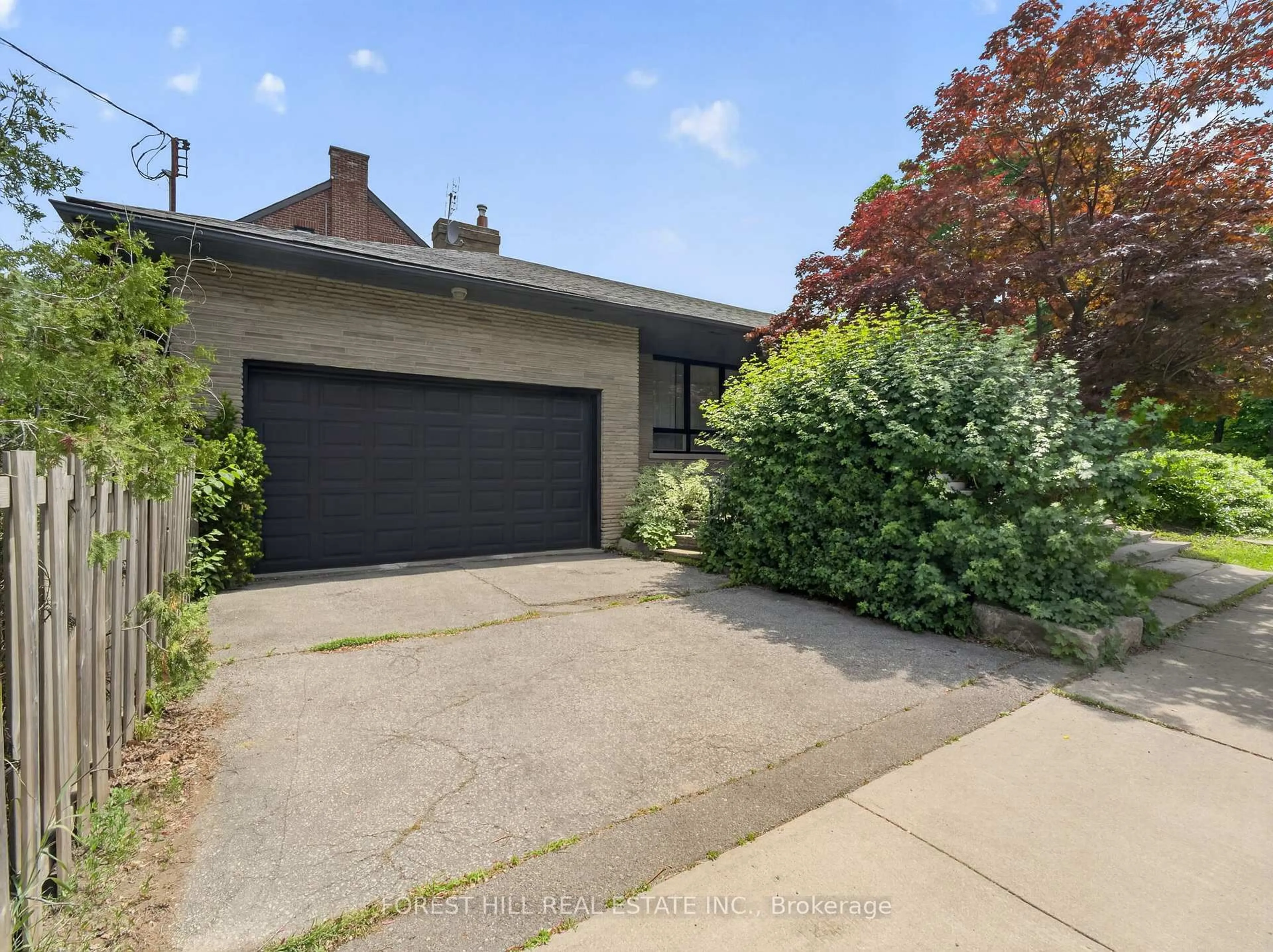 A pic from outside/outdoor area/front of a property/back of a property/a pic from drone, street for 3 Glen Rush Blvd, Toronto Ontario M5N 2T2