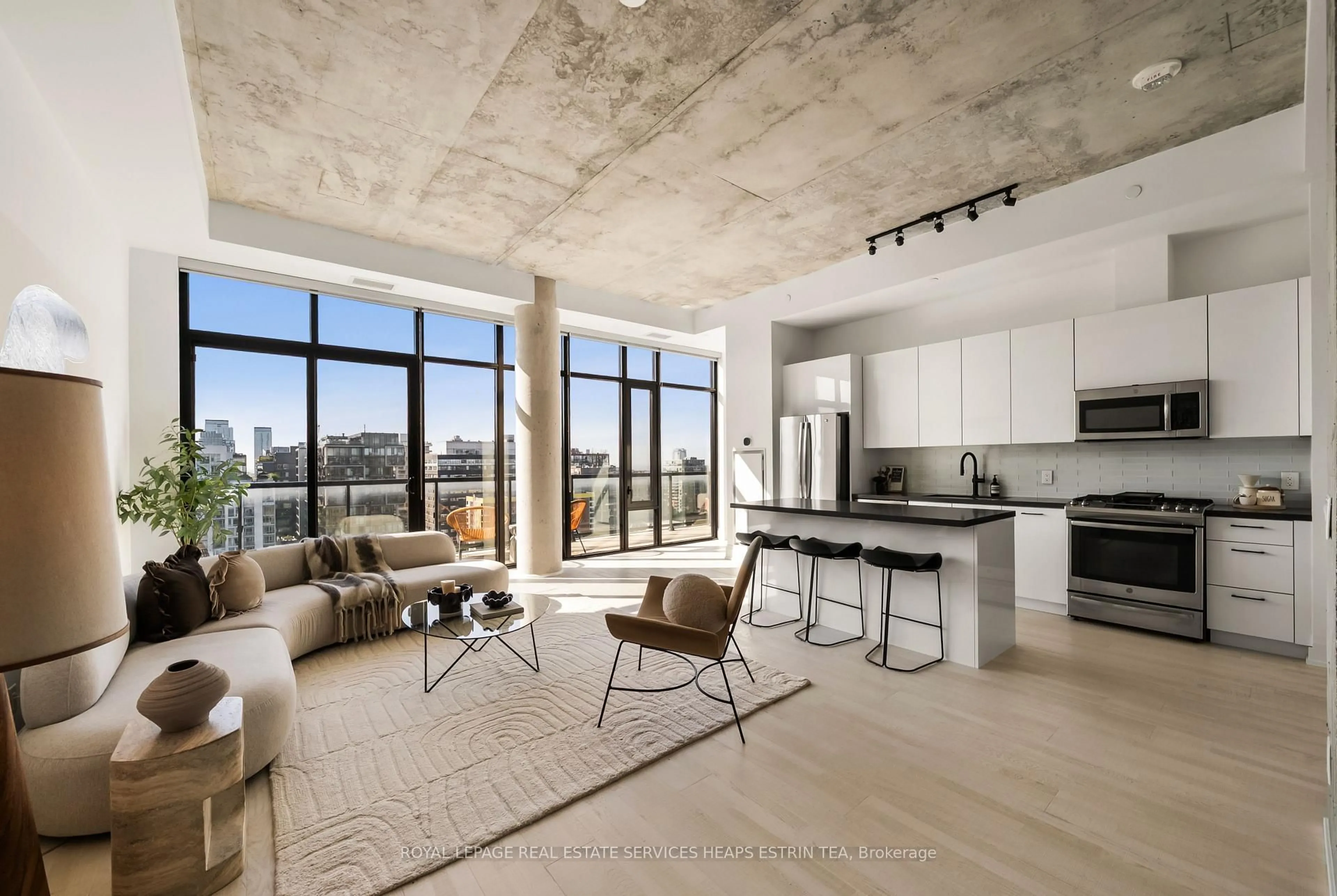 Open concept kitchen, cement floor for 608 Richmond St #PH05, Toronto Ontario M5V 1Y9