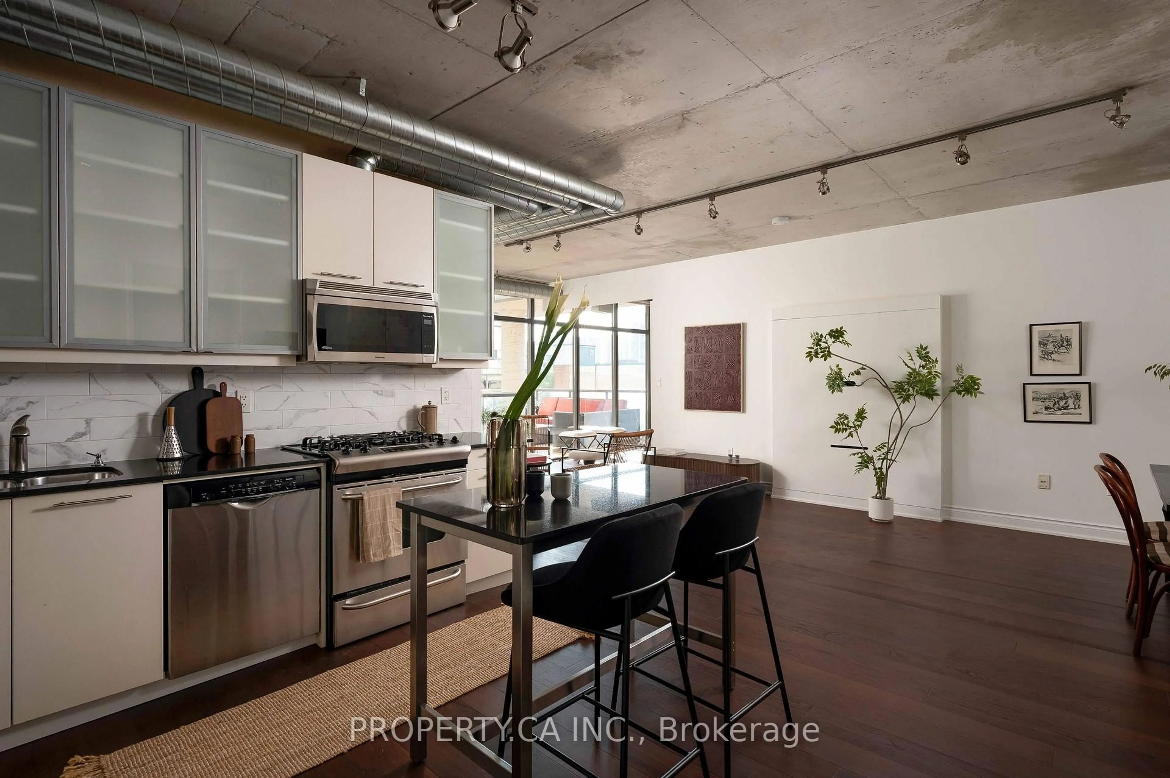 Unknown for 533 Richmond St #605, Toronto Ontario M5V 3Y1