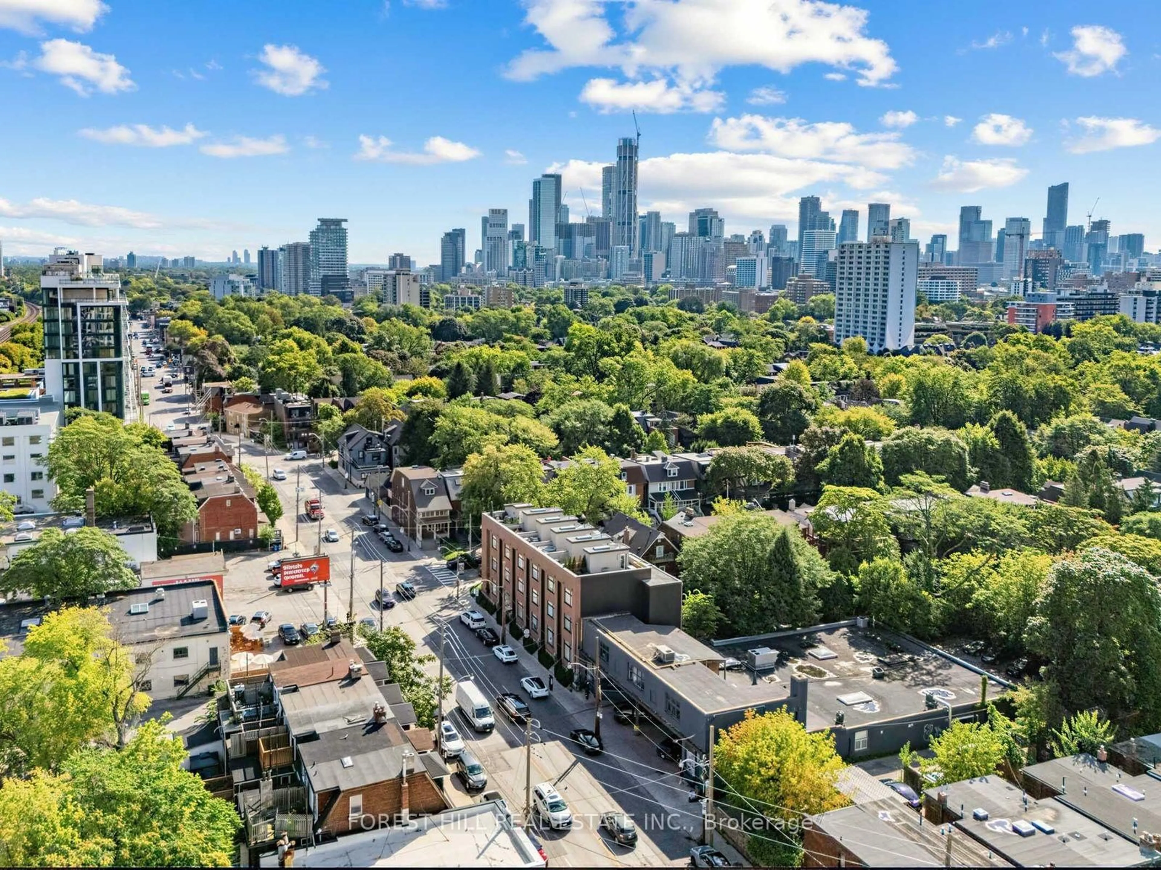 A pic from outside/outdoor area/front of a property/back of a property/a pic from drone, city buildings view from balcony for 353 Dupont St, Toronto Ontario M5R 1V9