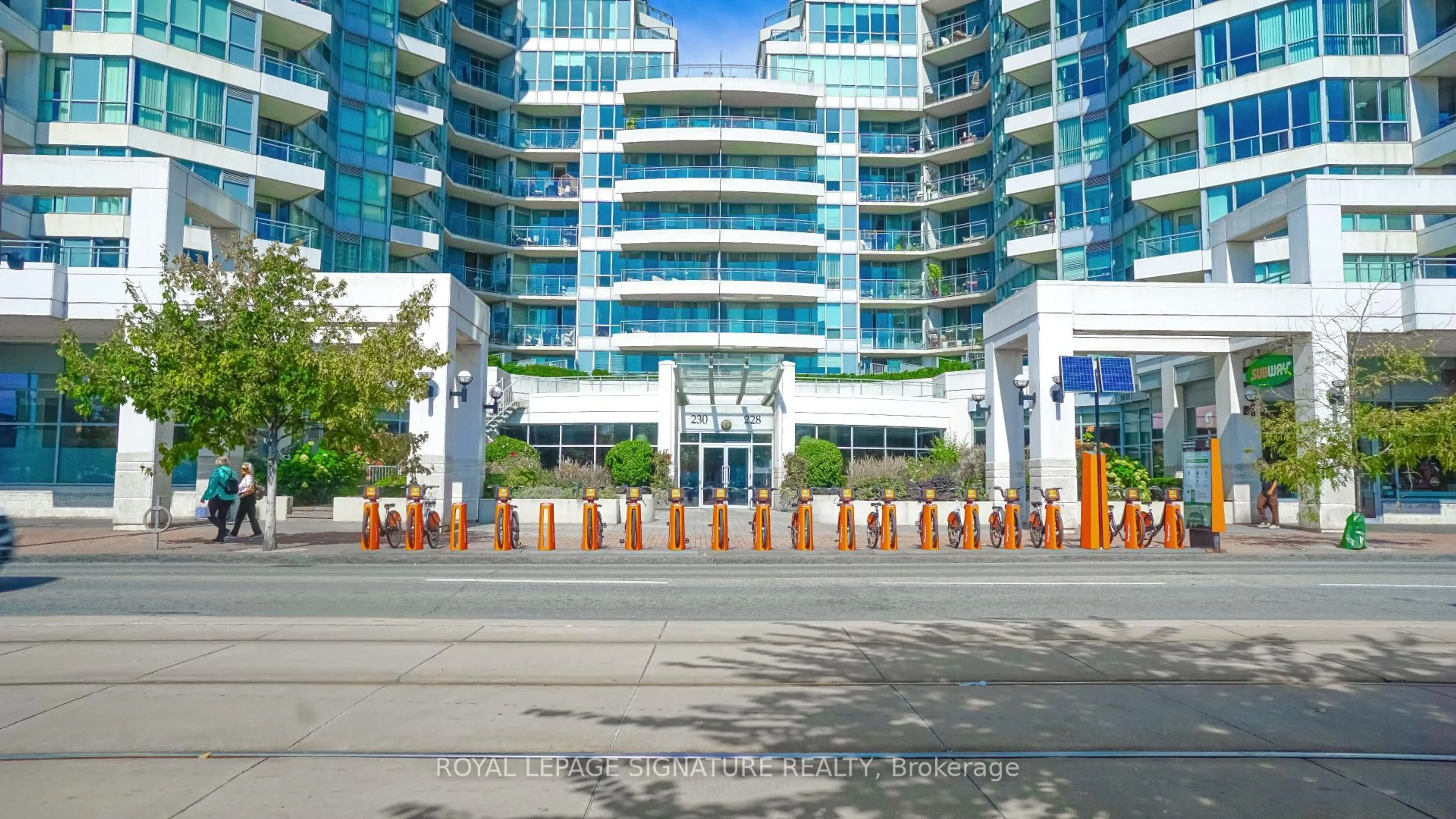 Indoor foyer for 230 Queens Quay #1726, Toronto Ontario M5J 2Y7