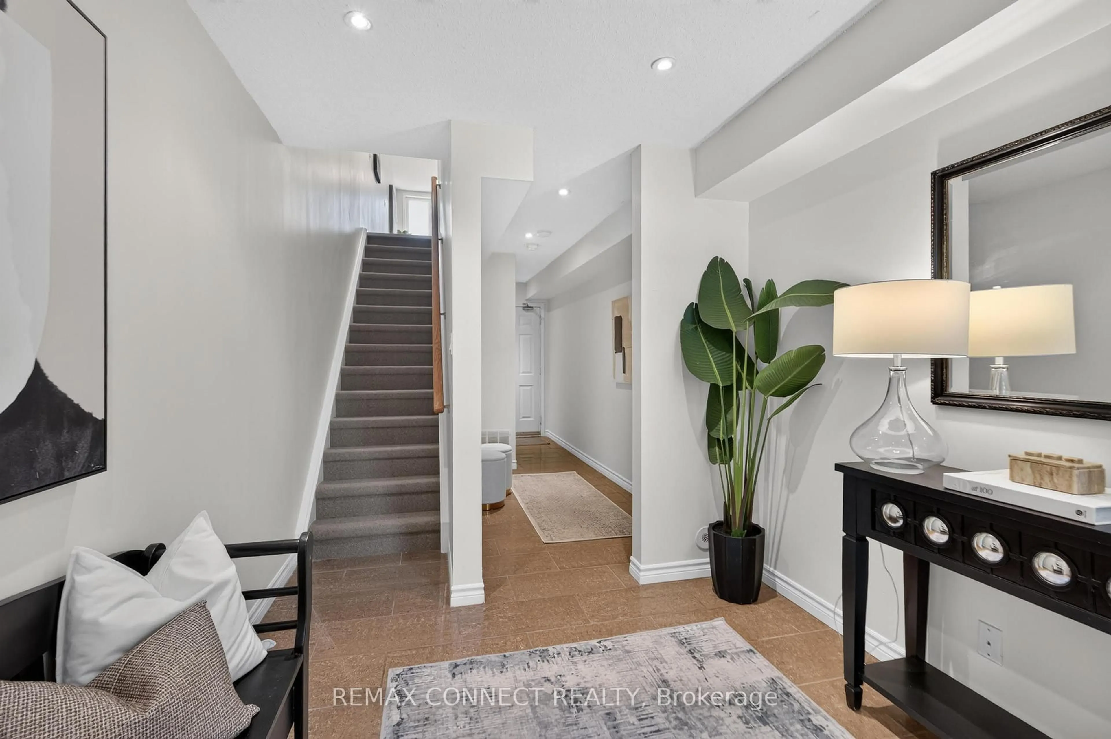 Indoor entryway for 7B Crawford St, Toronto Ontario M6K 3M3