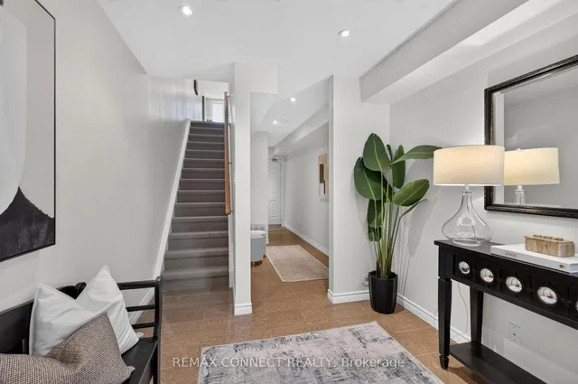 7B Crawford St, Toronto 2