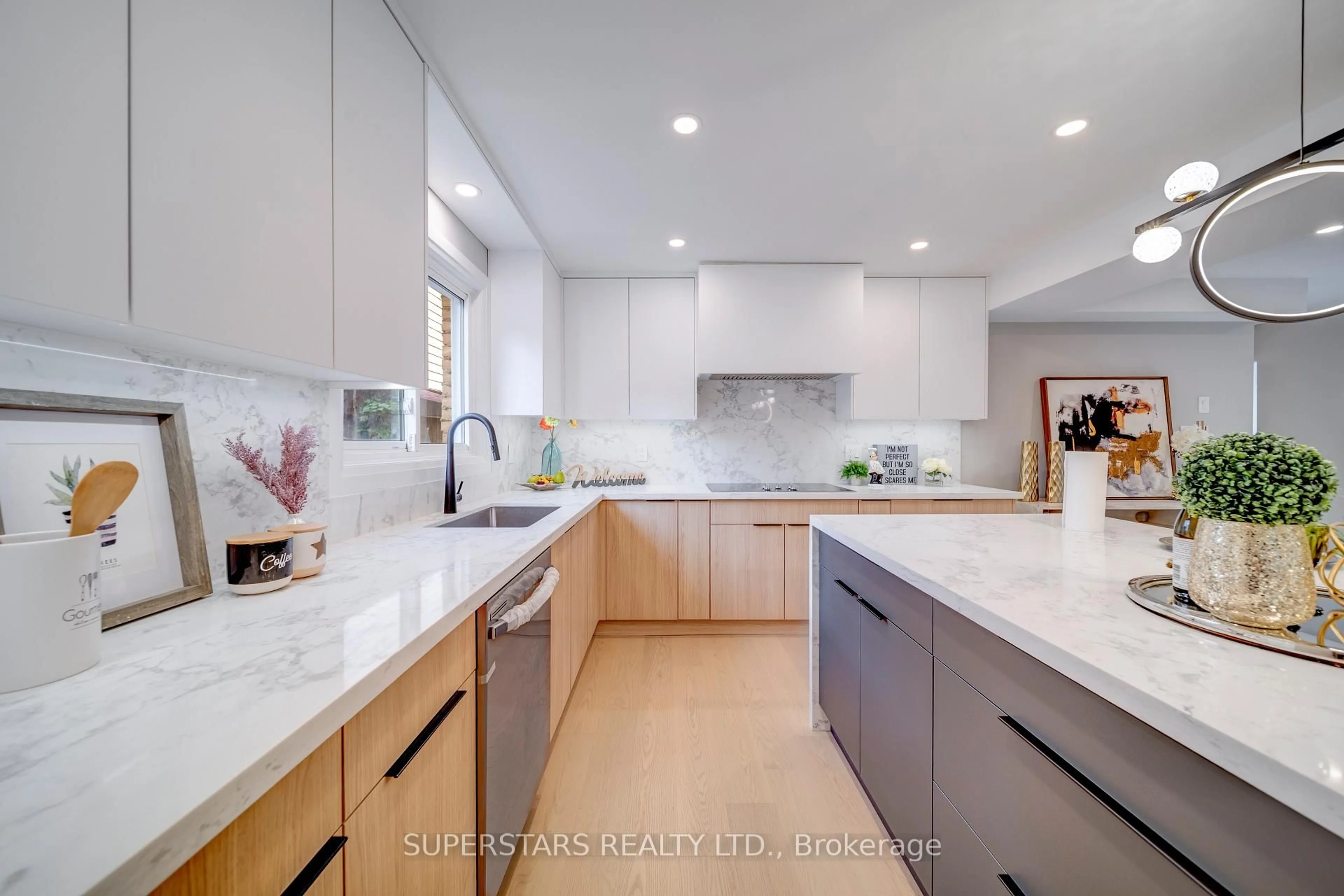 Contemporary kitchen, unknown for 20 Paynter Dr, Toronto Ontario M2H 2G3