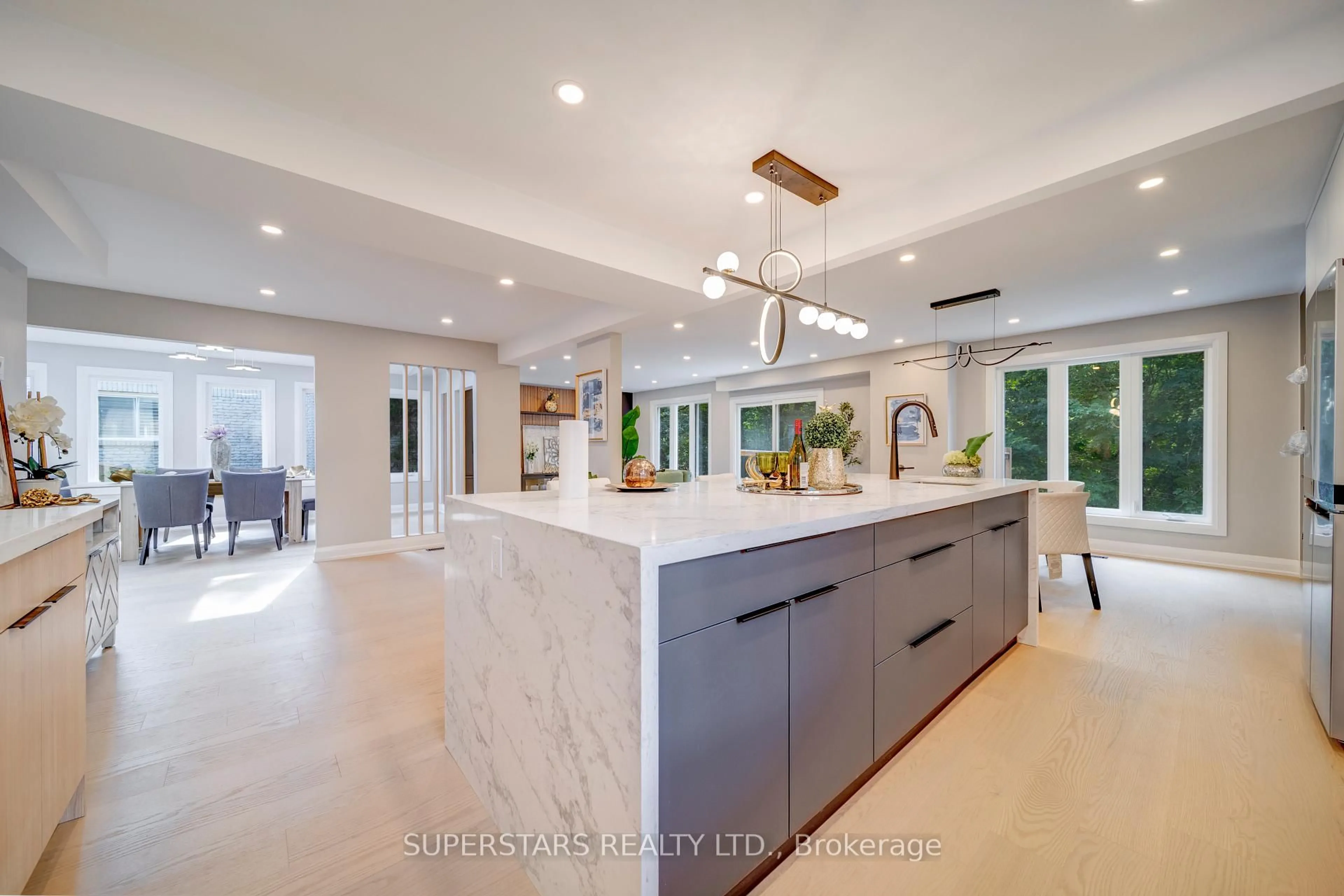 Open concept kitchen, ceramic/tile floor for 20 Paynter Dr, Toronto Ontario M2H 2G3