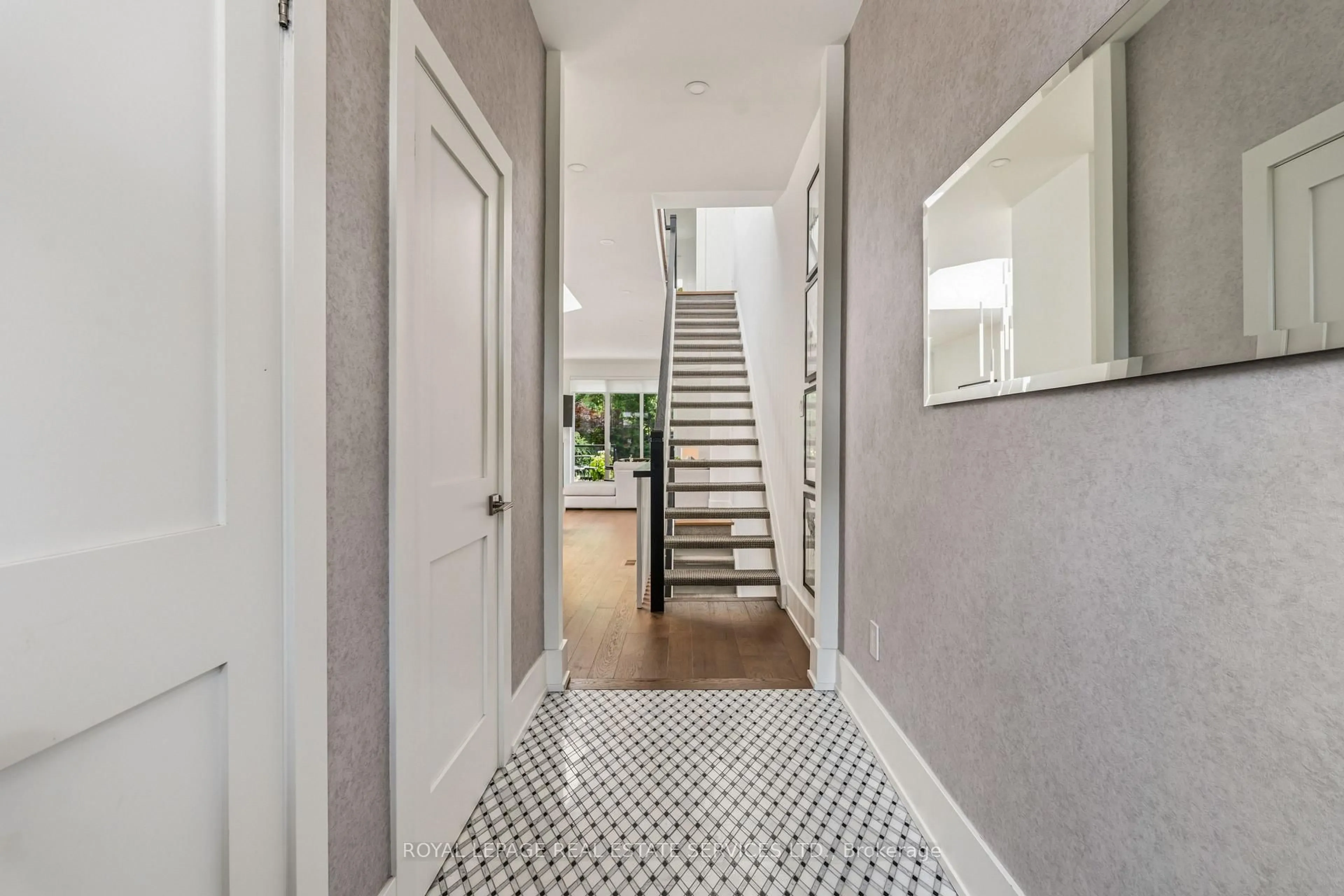 Indoor entryway for 7 Bowman St, Toronto Ontario M4X 1V1