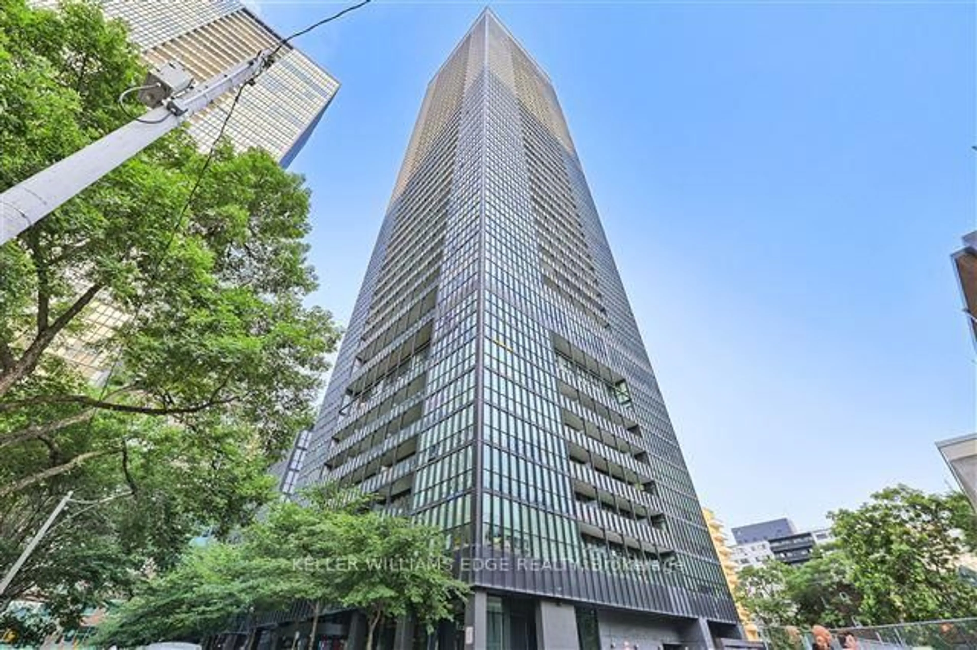 Indoor foyer for 101 Charles St #408, Toronto Ontario M4Y 1V2