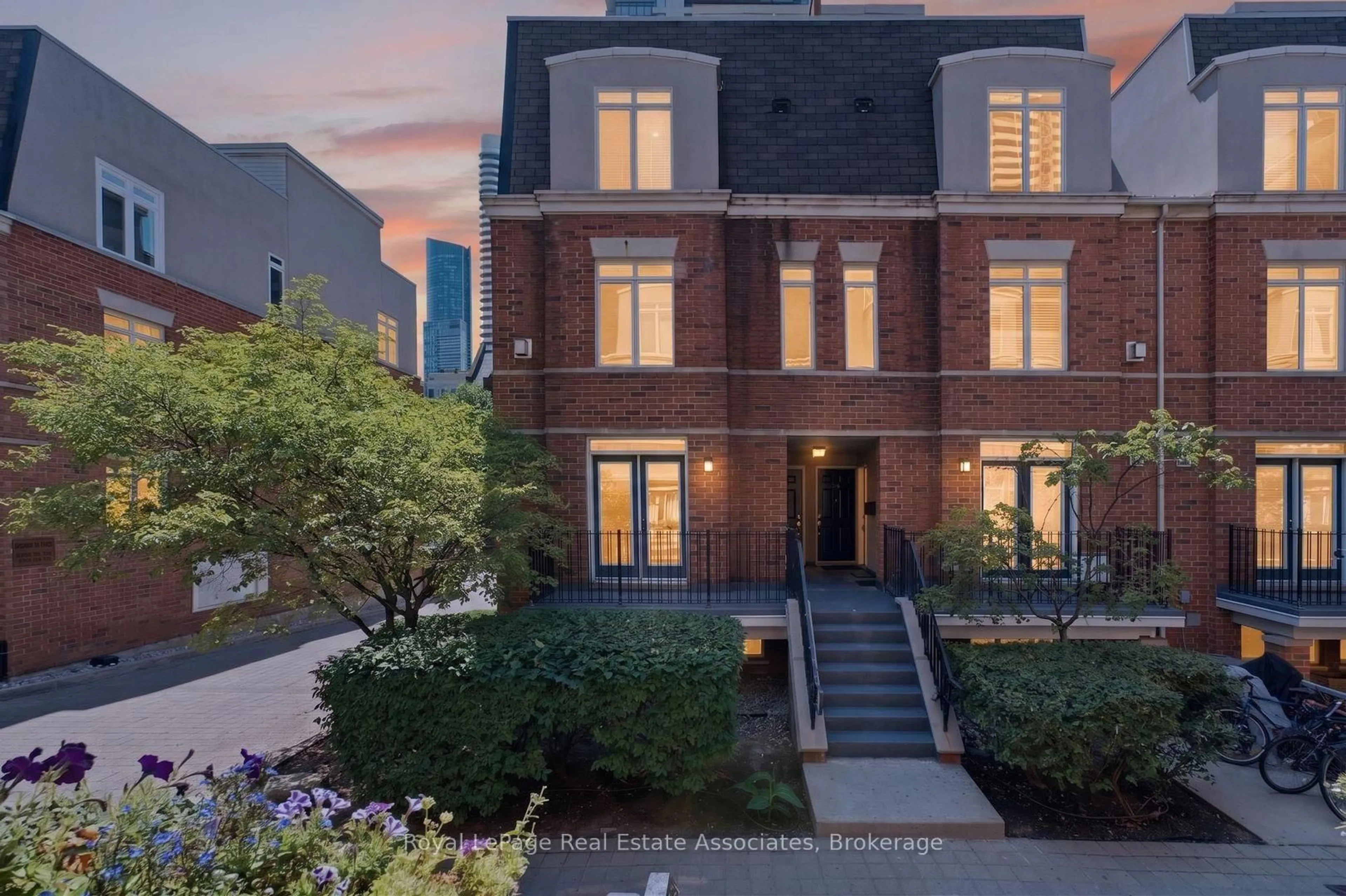 Home with brick exterior material, street for 415 Jarvis St #206, Toronto Ontario M4Y 3C1