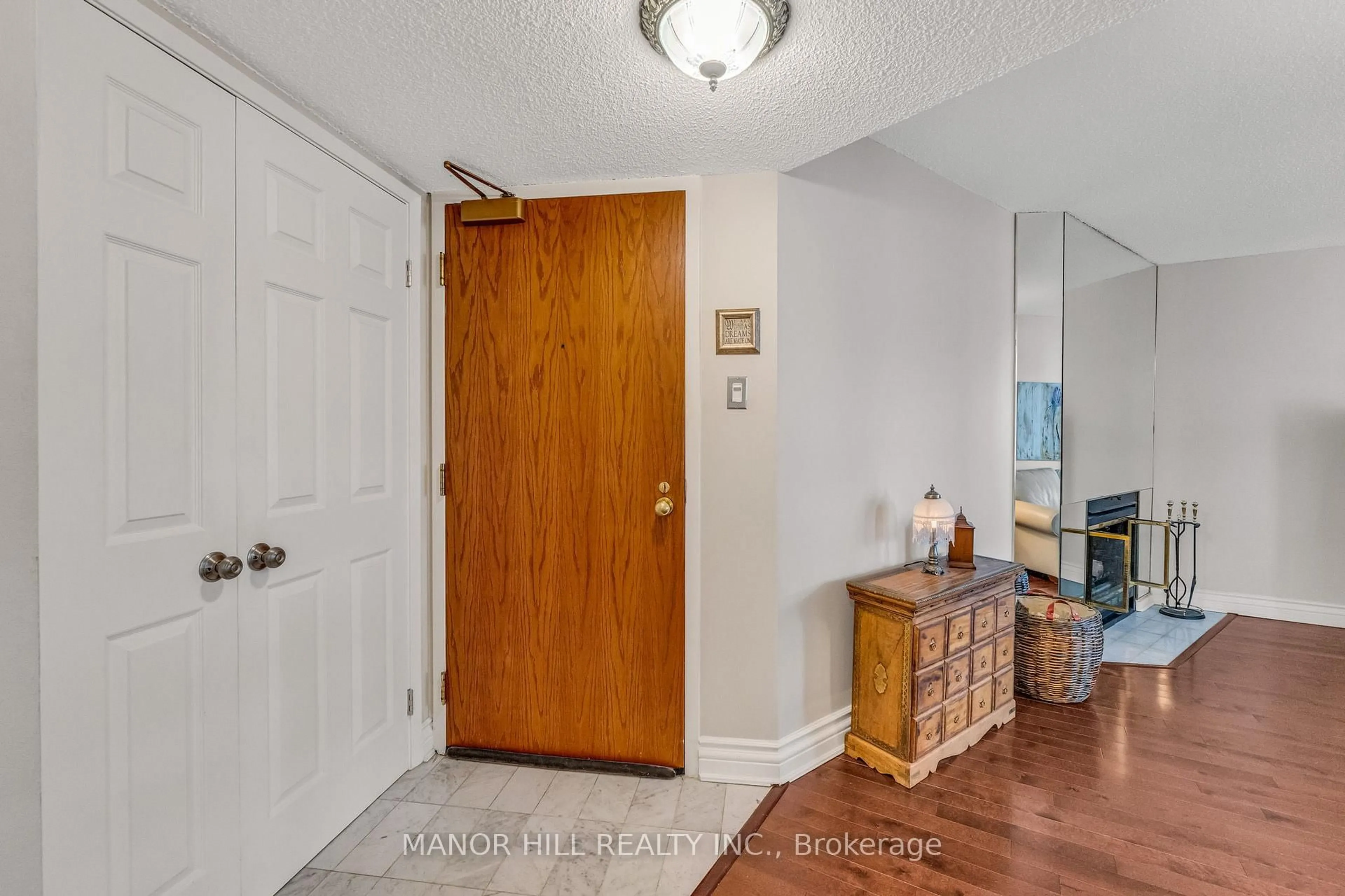 Indoor entryway for 1331 Bay St #803, Toronto Ontario M5R 2C4