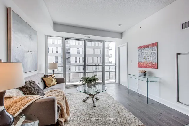 99 The Donway #902, Toronto 4
