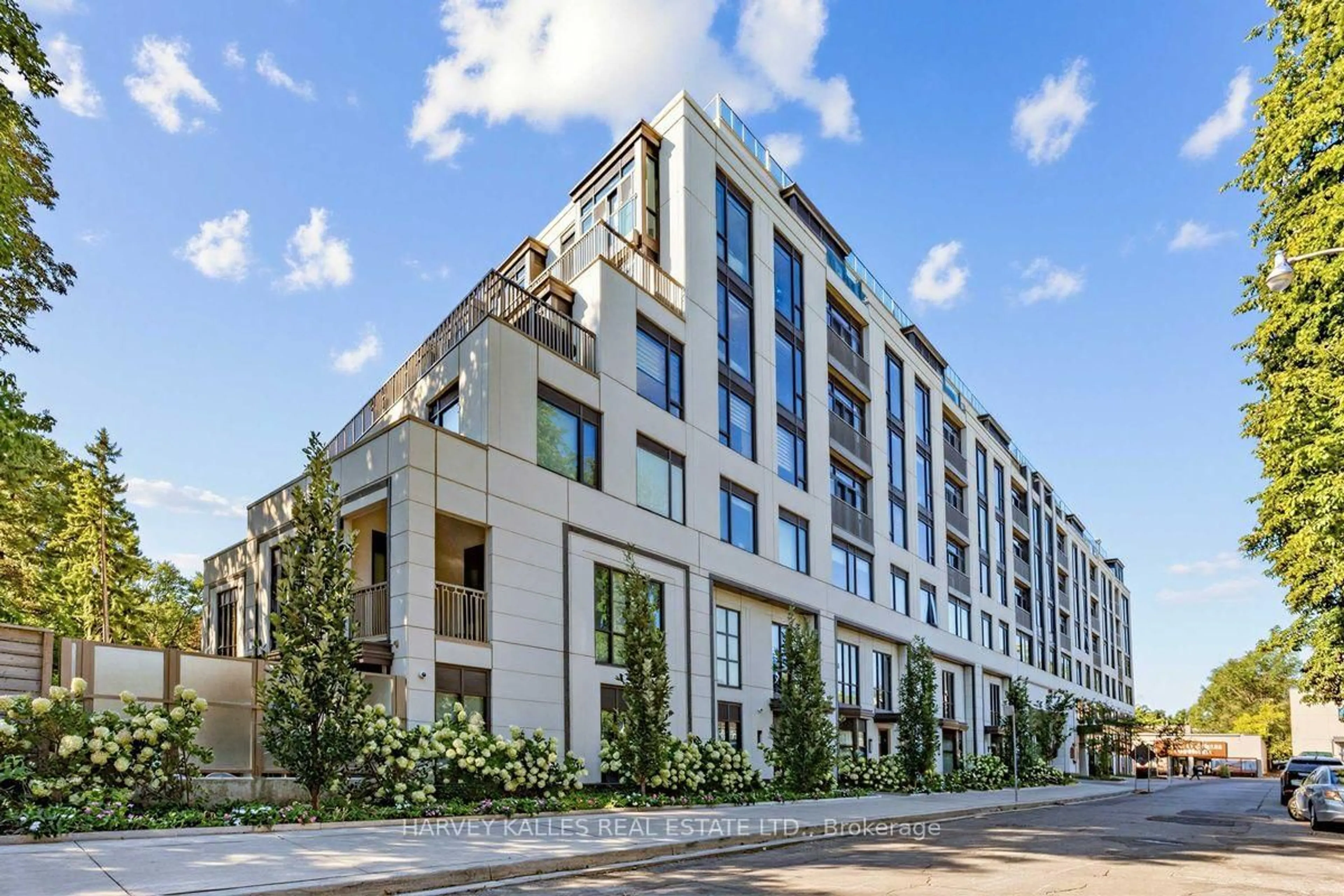Patio, building for 1 Strathgowan Ave #605, Toronto Ontario M4N 0B3