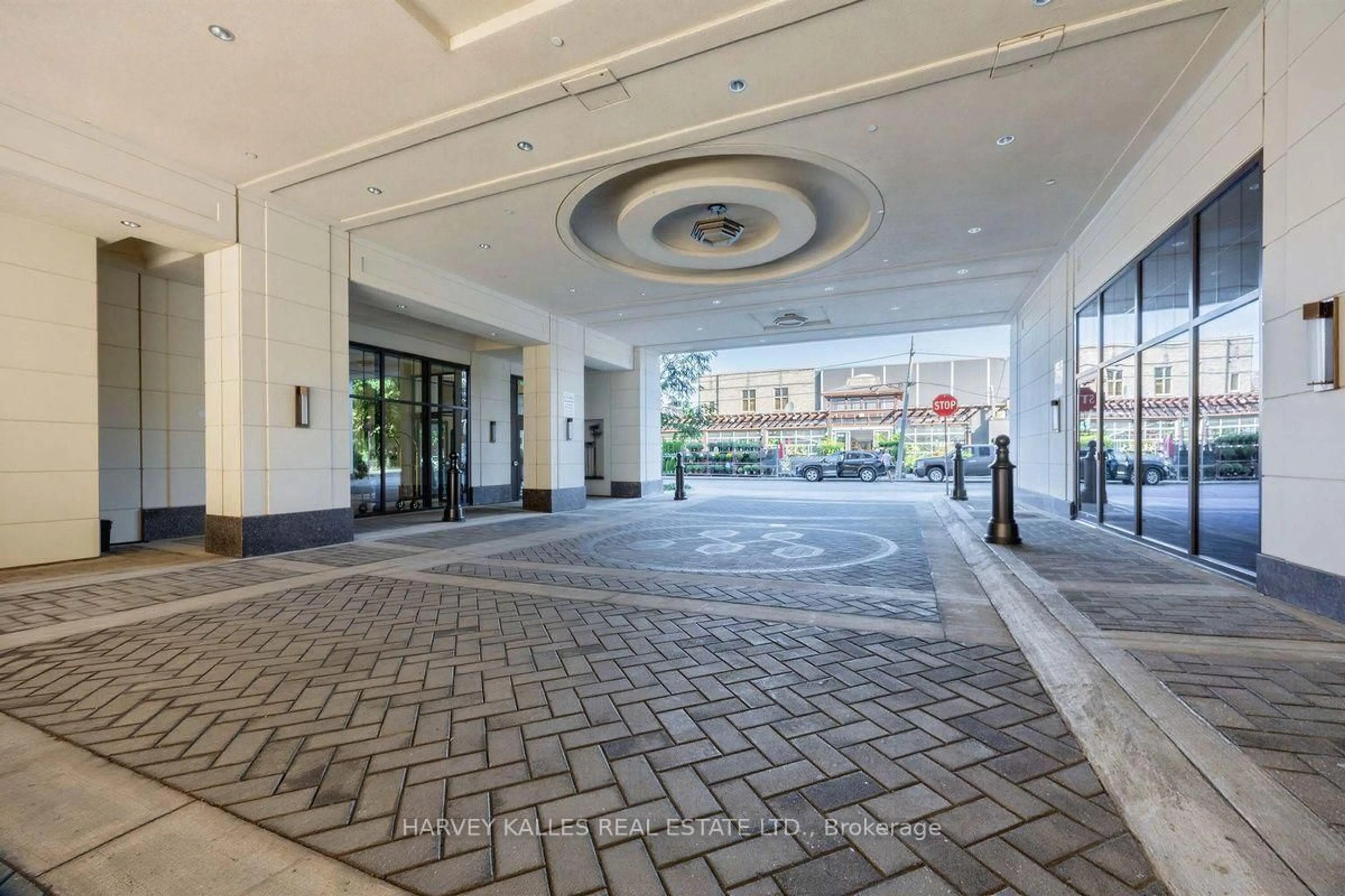 Unknown for 1 Strathgowan Ave #605, Toronto Ontario M4N 0B3