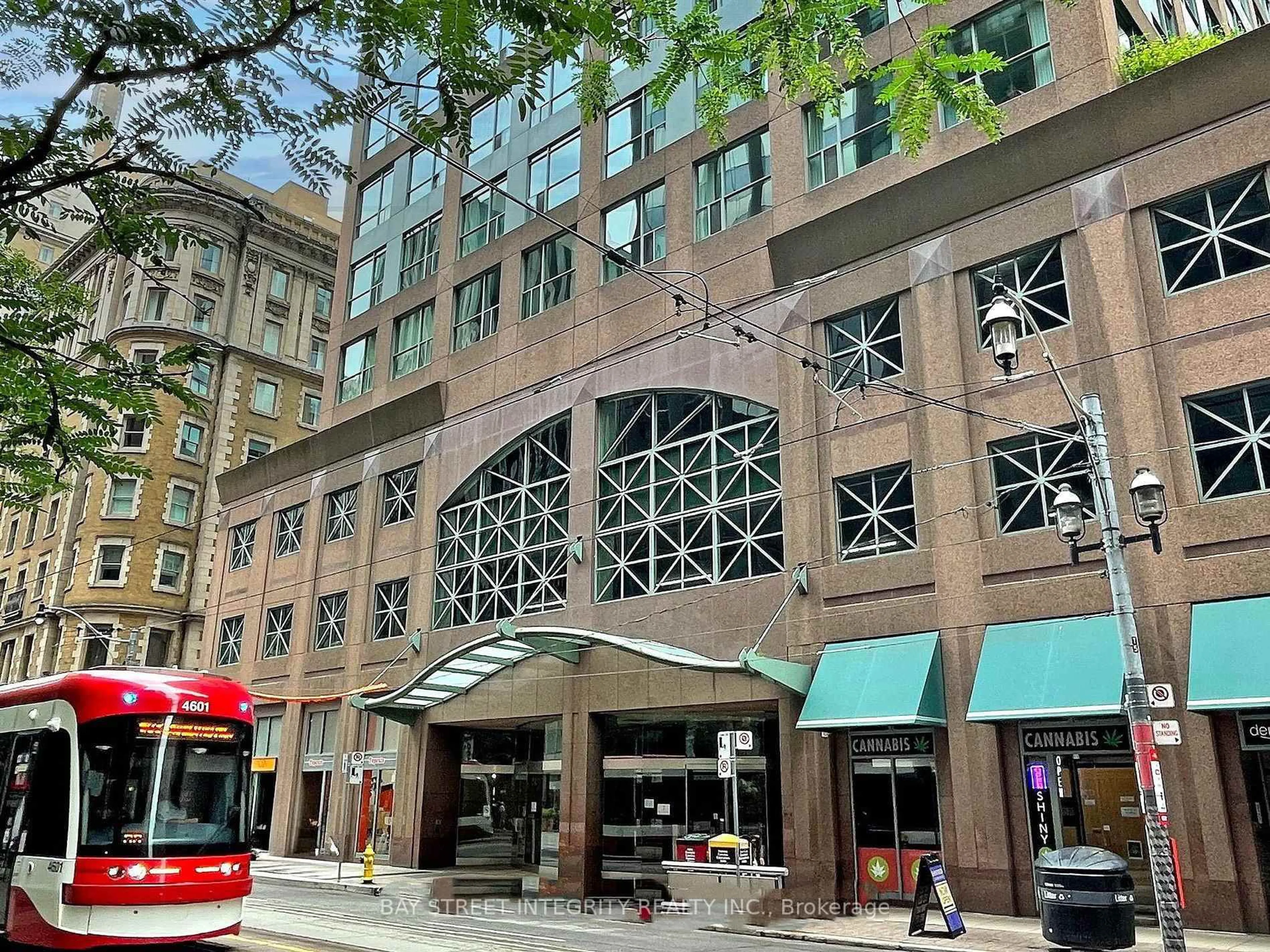 Indoor foyer for 7 King St #917, Toronto Ontario M5C 1B2