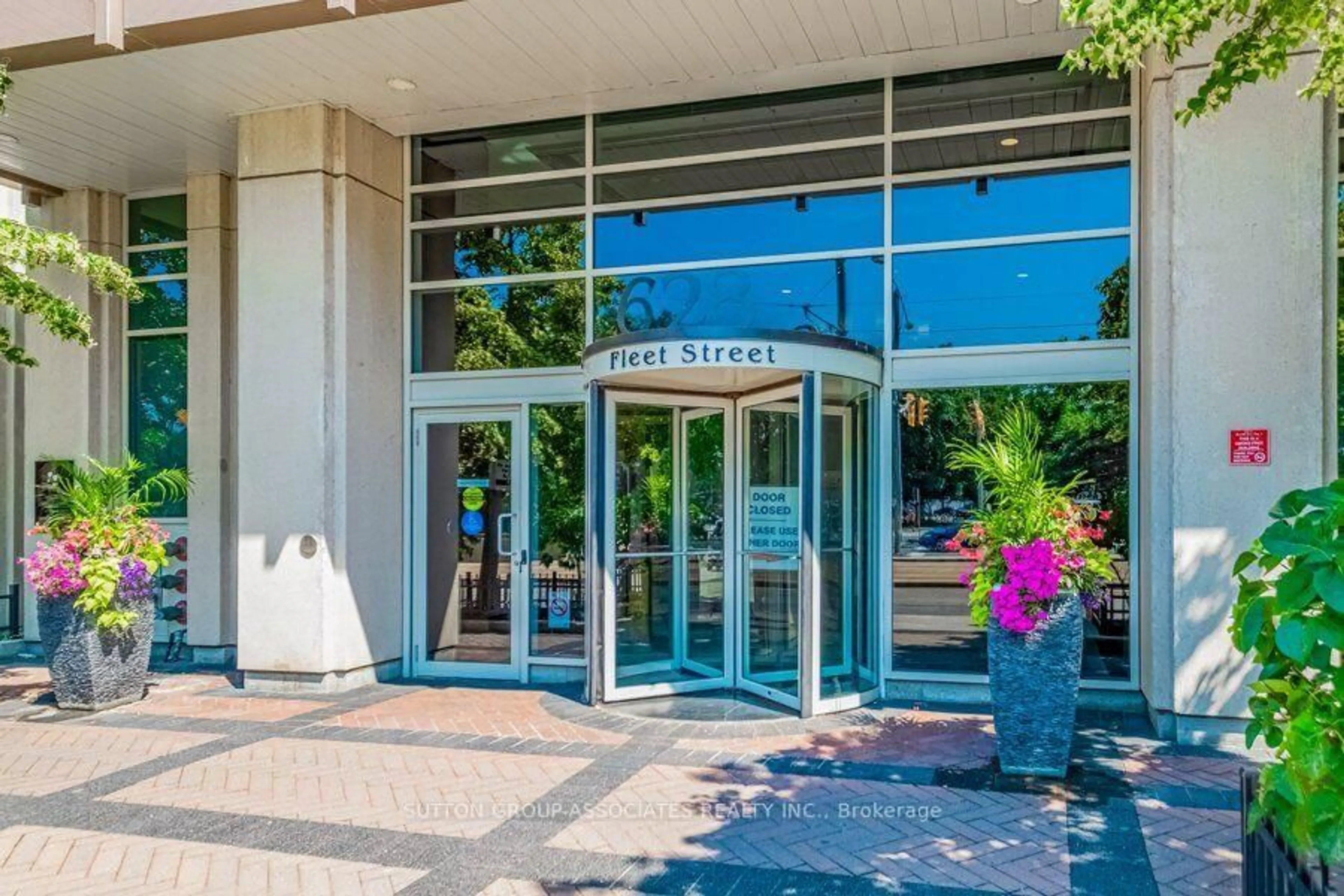Indoor foyer for 628 Fleet St #1603, Toronto Ontario M5V 1A8