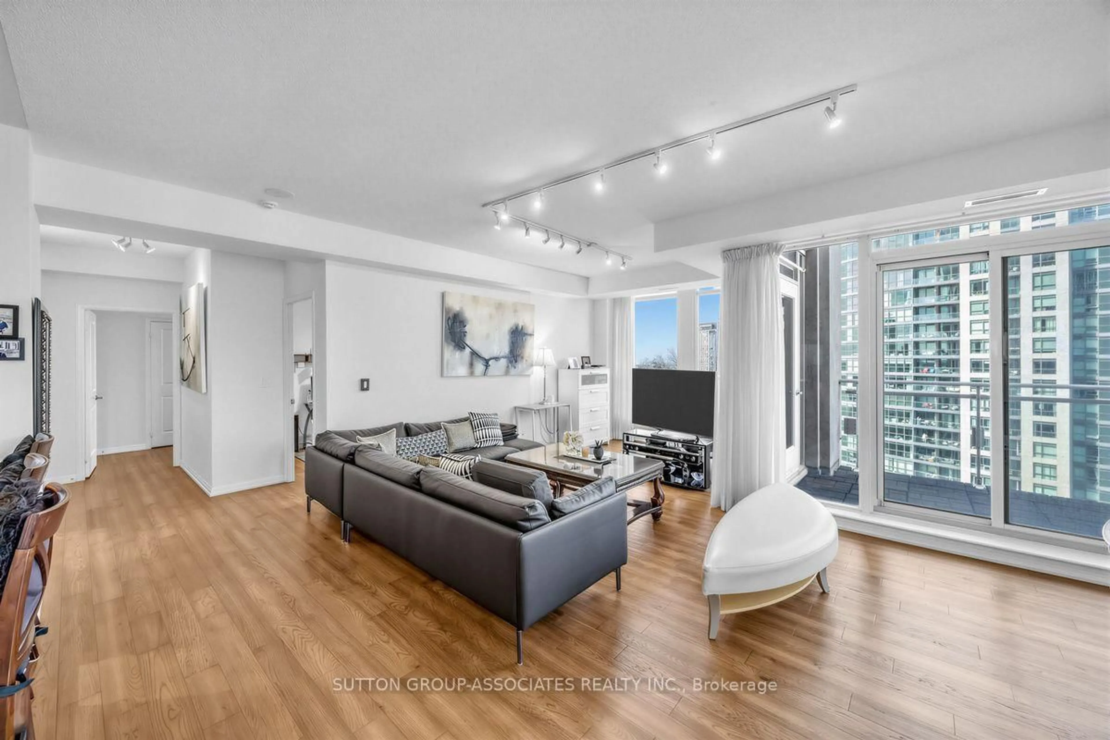 Living room with furniture, unknown for 628 Fleet St #1603, Toronto Ontario M5V 1A8