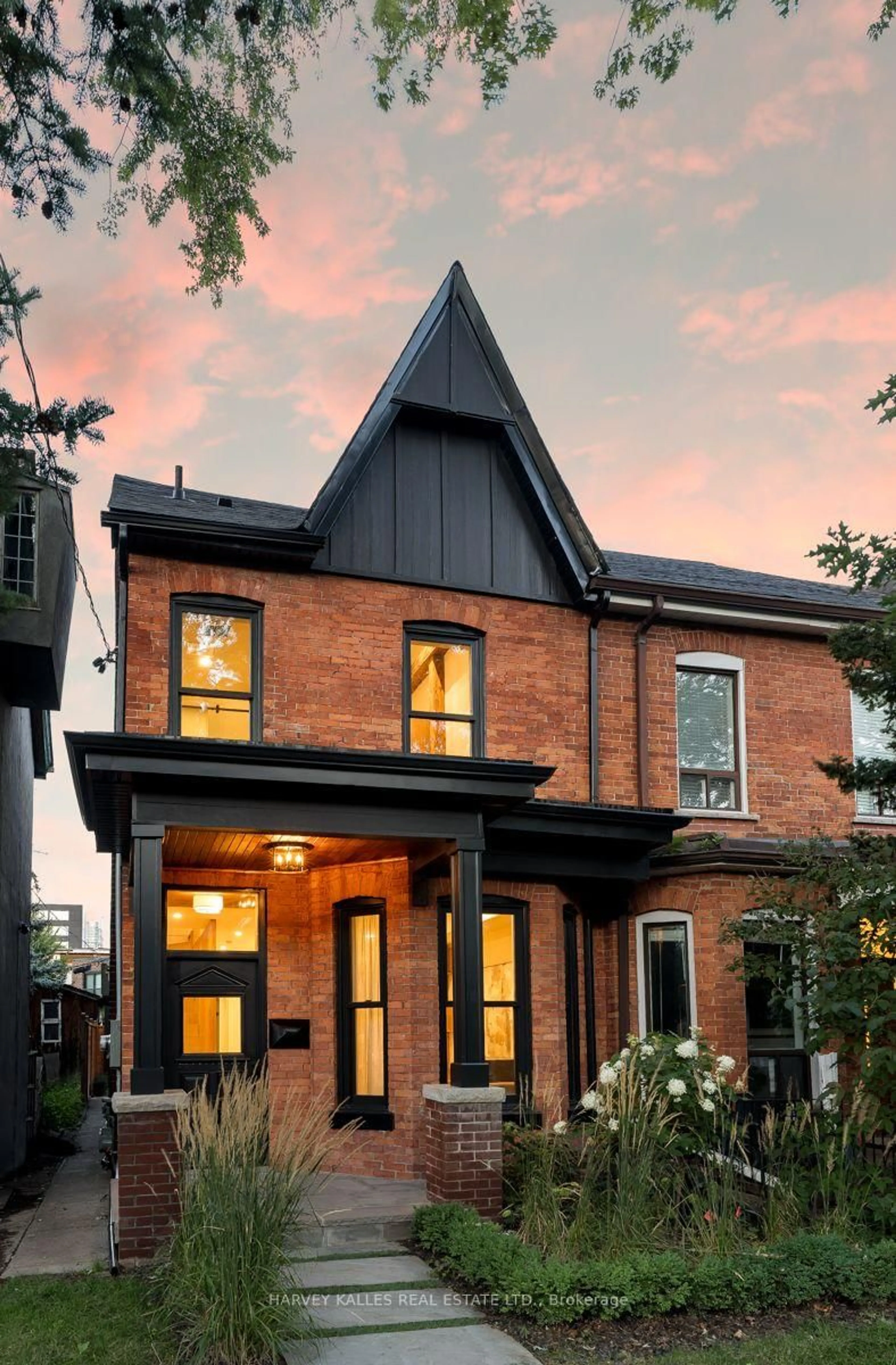 Home with brick exterior material, street for 71 Robert St, Toronto Ontario M5S 2K4