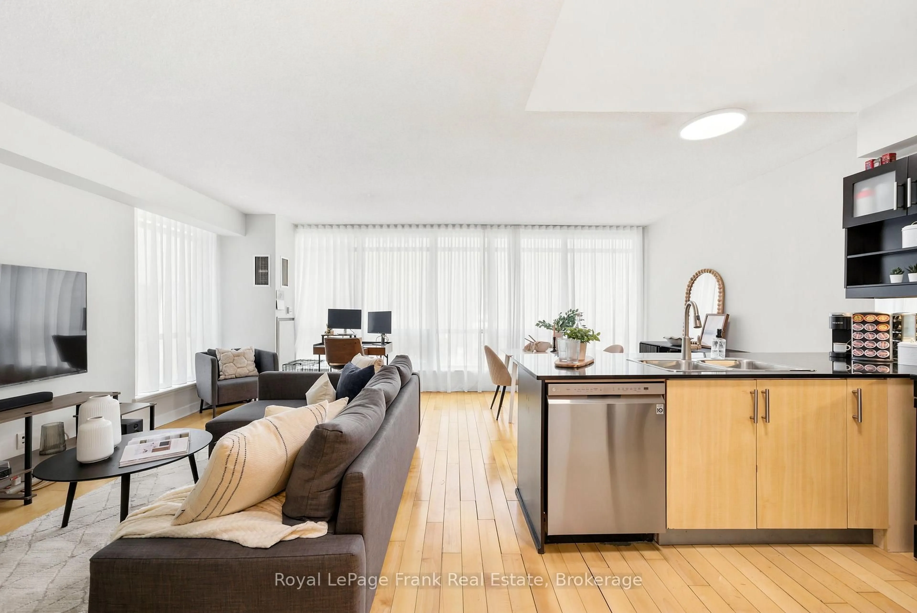 Living room with furniture, unknown for 350 Wellington St #M24, Toronto Ontario M5V 3W9