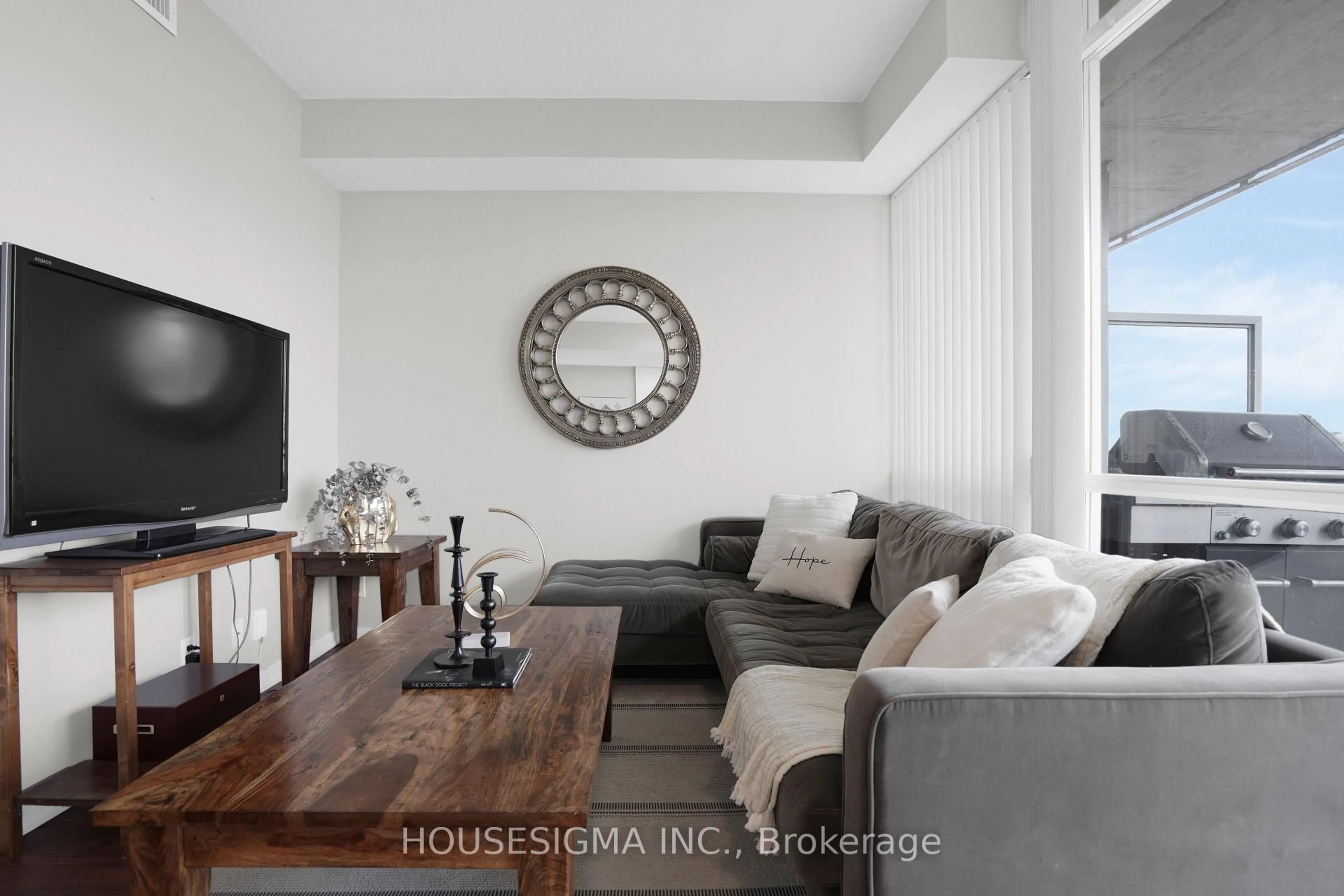 Living room with furniture, unknown for 30 Canterbury Pl #515, Toronto Ontario M2N 0B9