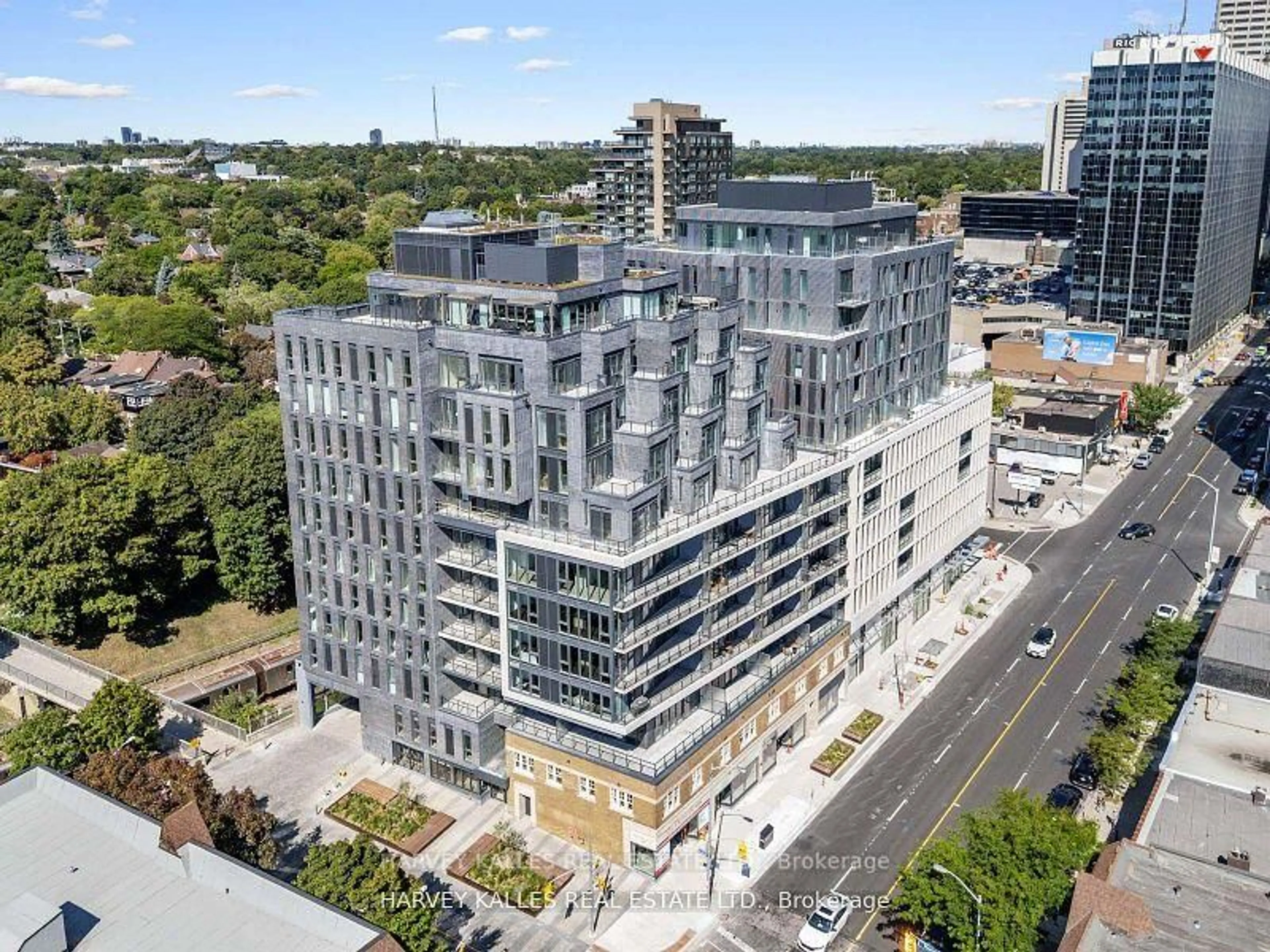 A pic from outside/outdoor area/front of a property/back of a property/a pic from drone, city buildings view from balcony for 8 Manor Rd #LPH2, Toronto Ontario M4S 2A5