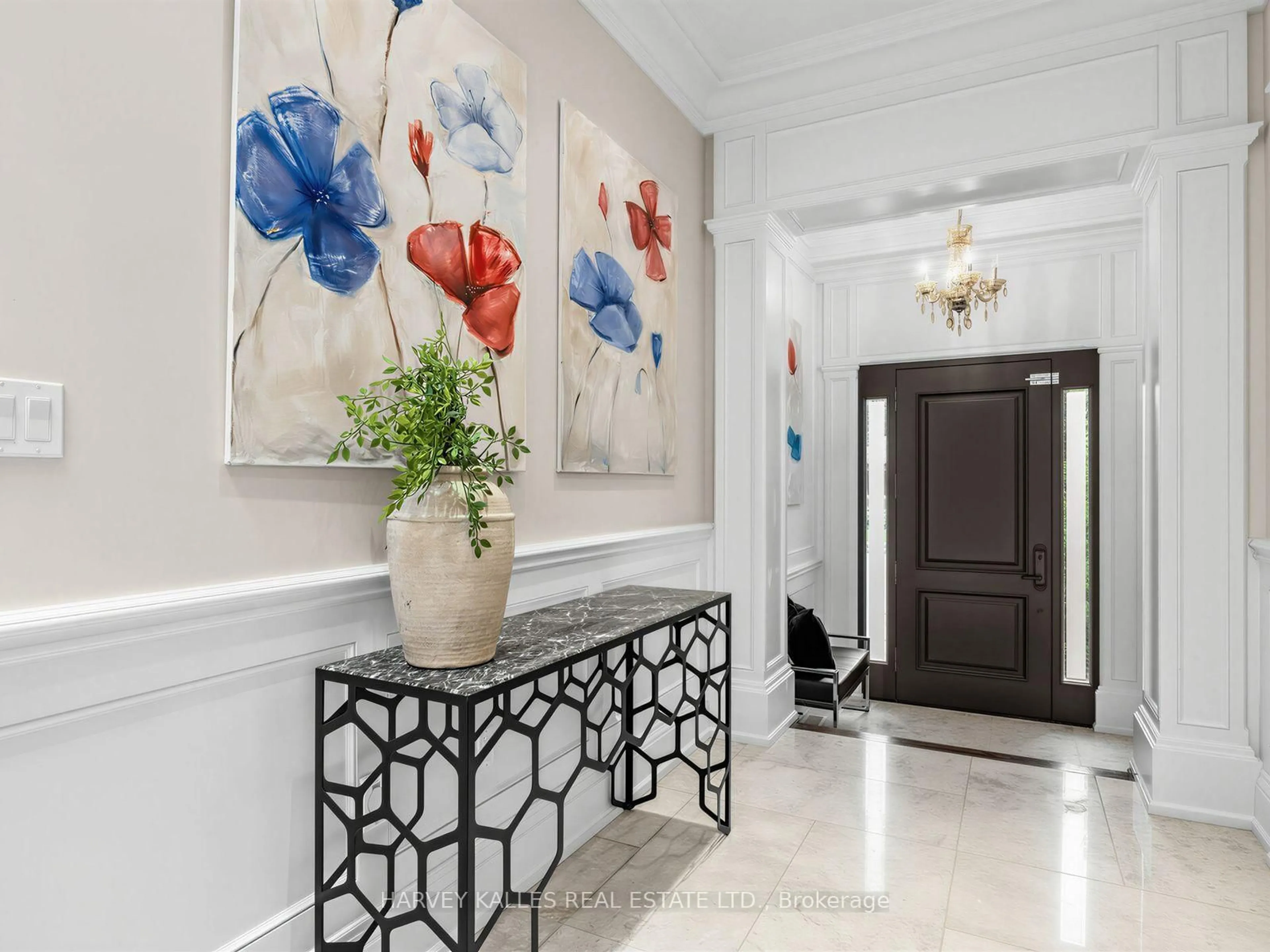 Indoor entryway for 125 Bannockburn Ave, Toronto Ontario M5M 2N2
