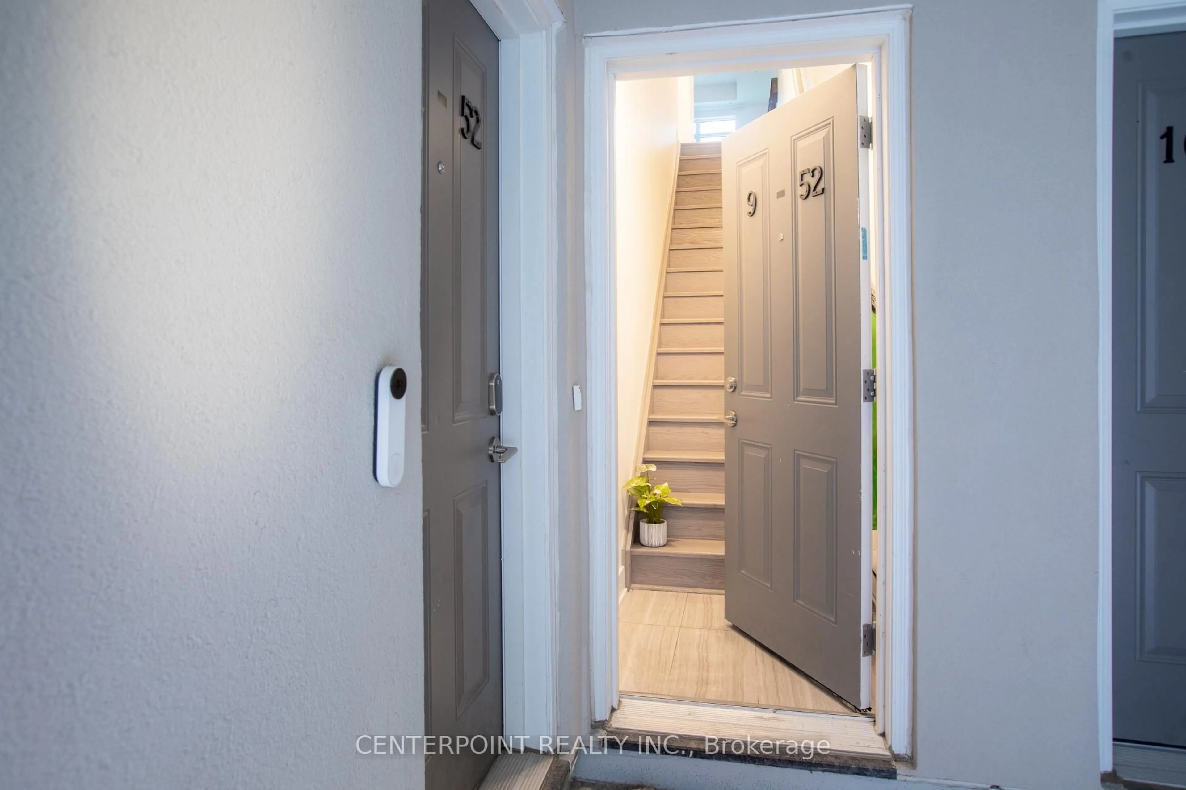 Indoor entryway for 52 Holmes Ave #9, Toronto Ontario M2N 0J9