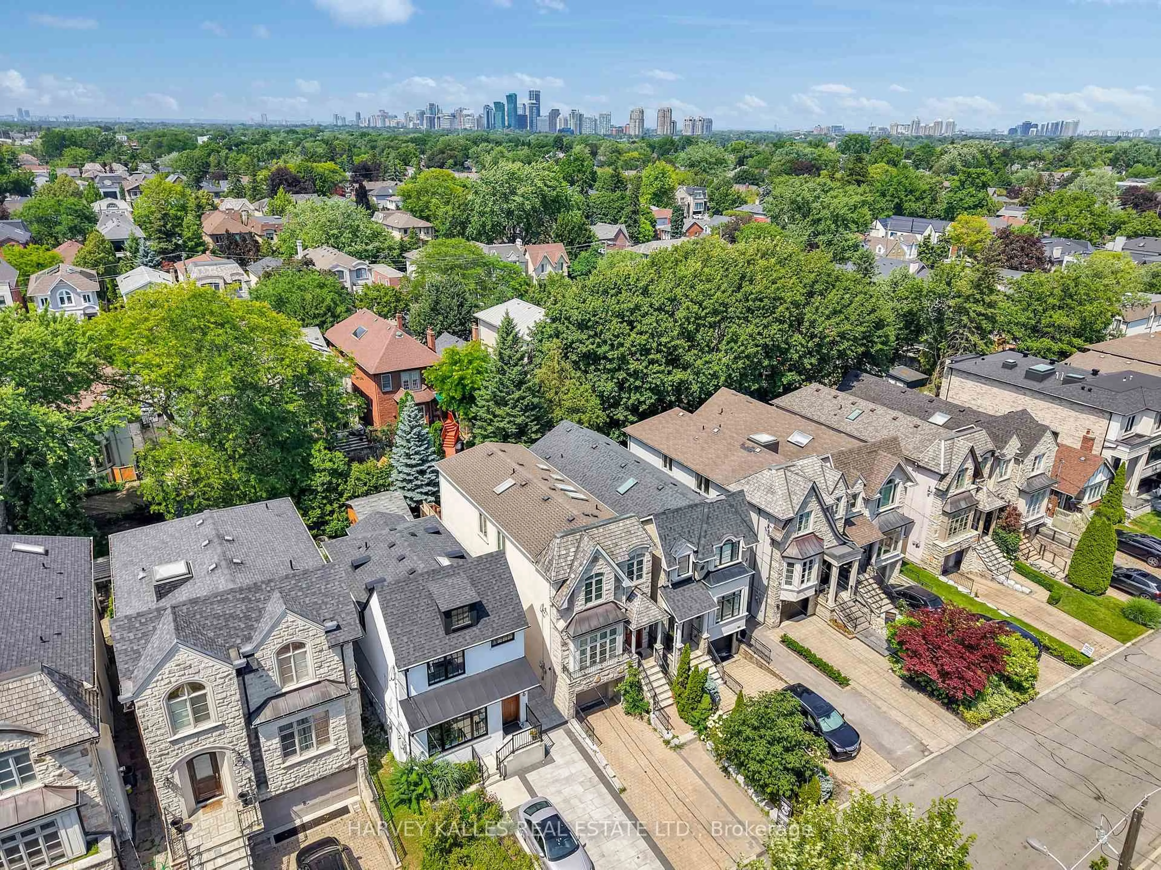 A pic from outside/outdoor area/front of a property/back of a property/a pic from drone, city buildings view from balcony for 168 Roe Ave, Toronto Ontario M5M 2J2