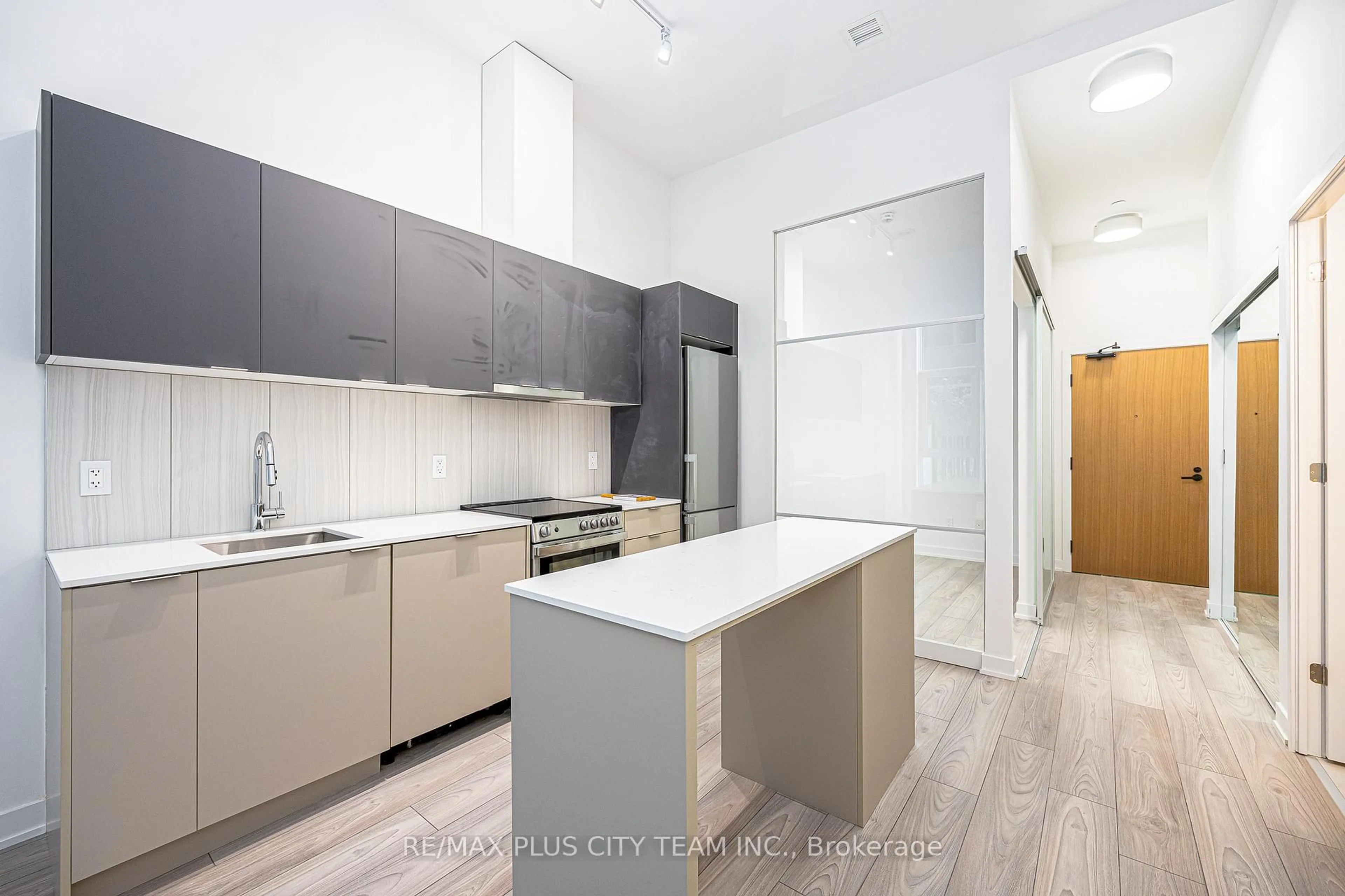 Unknown for 8 Tippett Rd #105, Toronto Ontario M3H 0E7