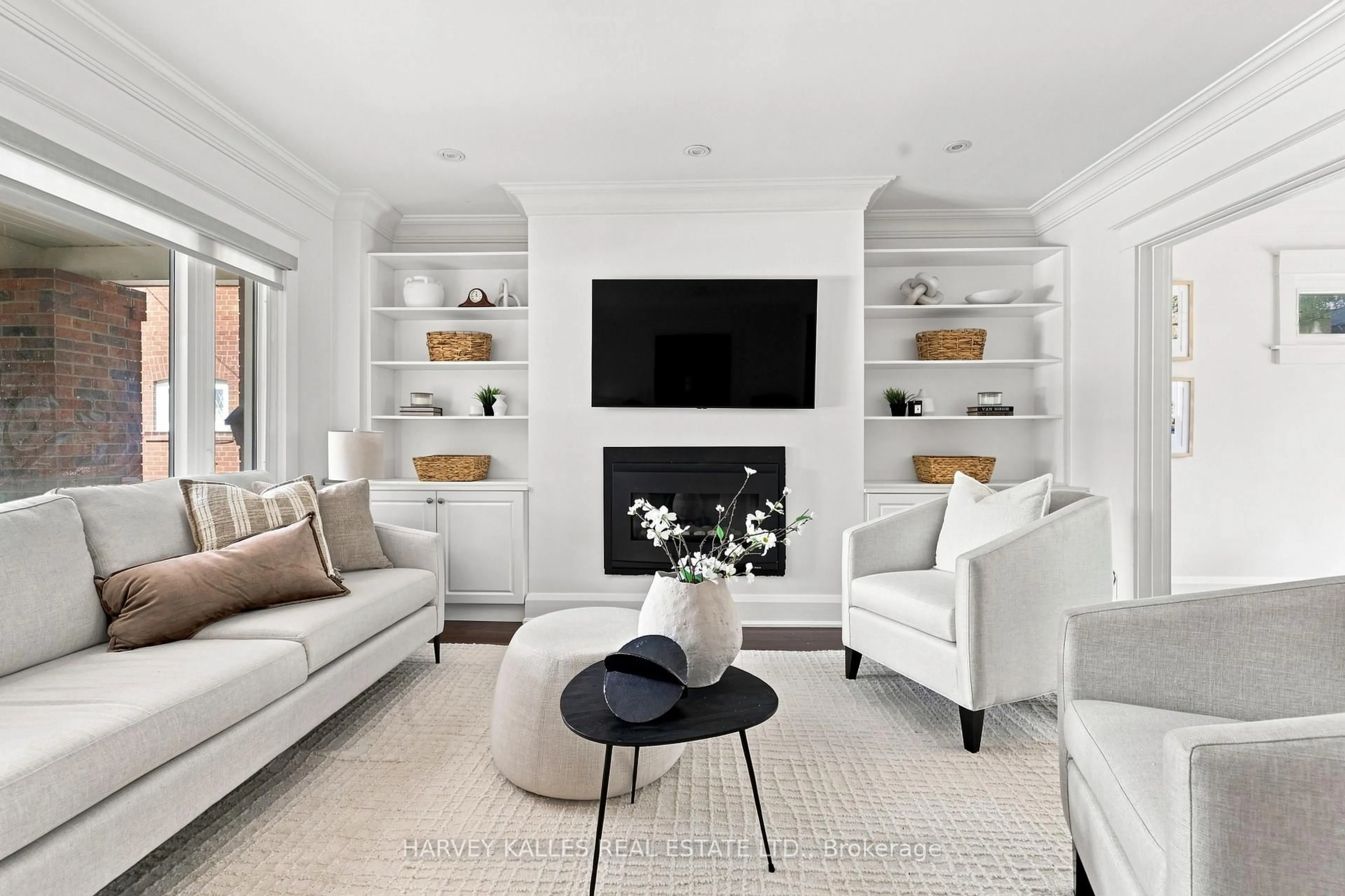 Living room with furniture, unknown for 143 Forman Ave, Toronto Ontario M4S 2R9