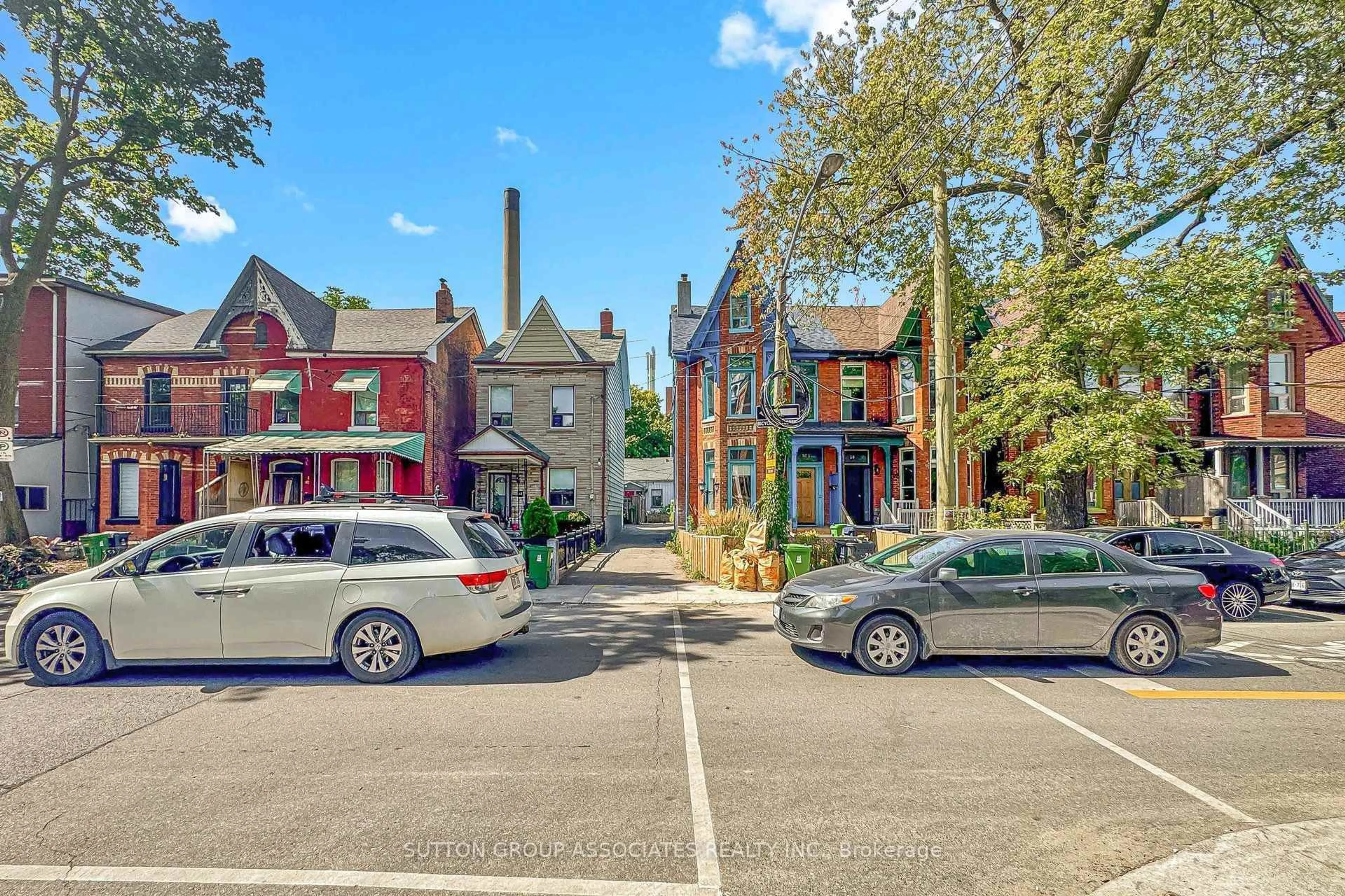 Unknown for 18 1/2 Bellevue Ave, Toronto Ontario M5T 2N4